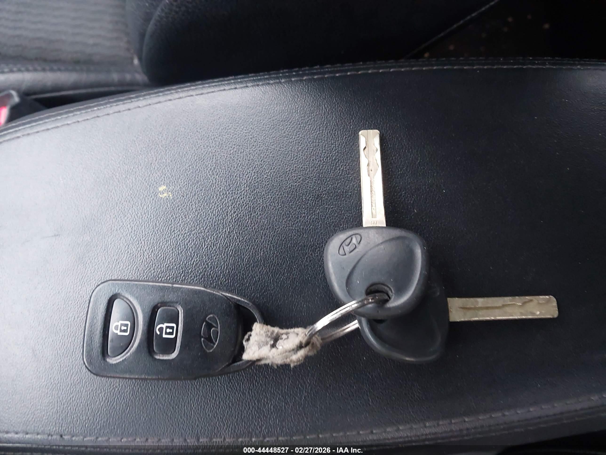 HYUNDAI TUCSON image 11