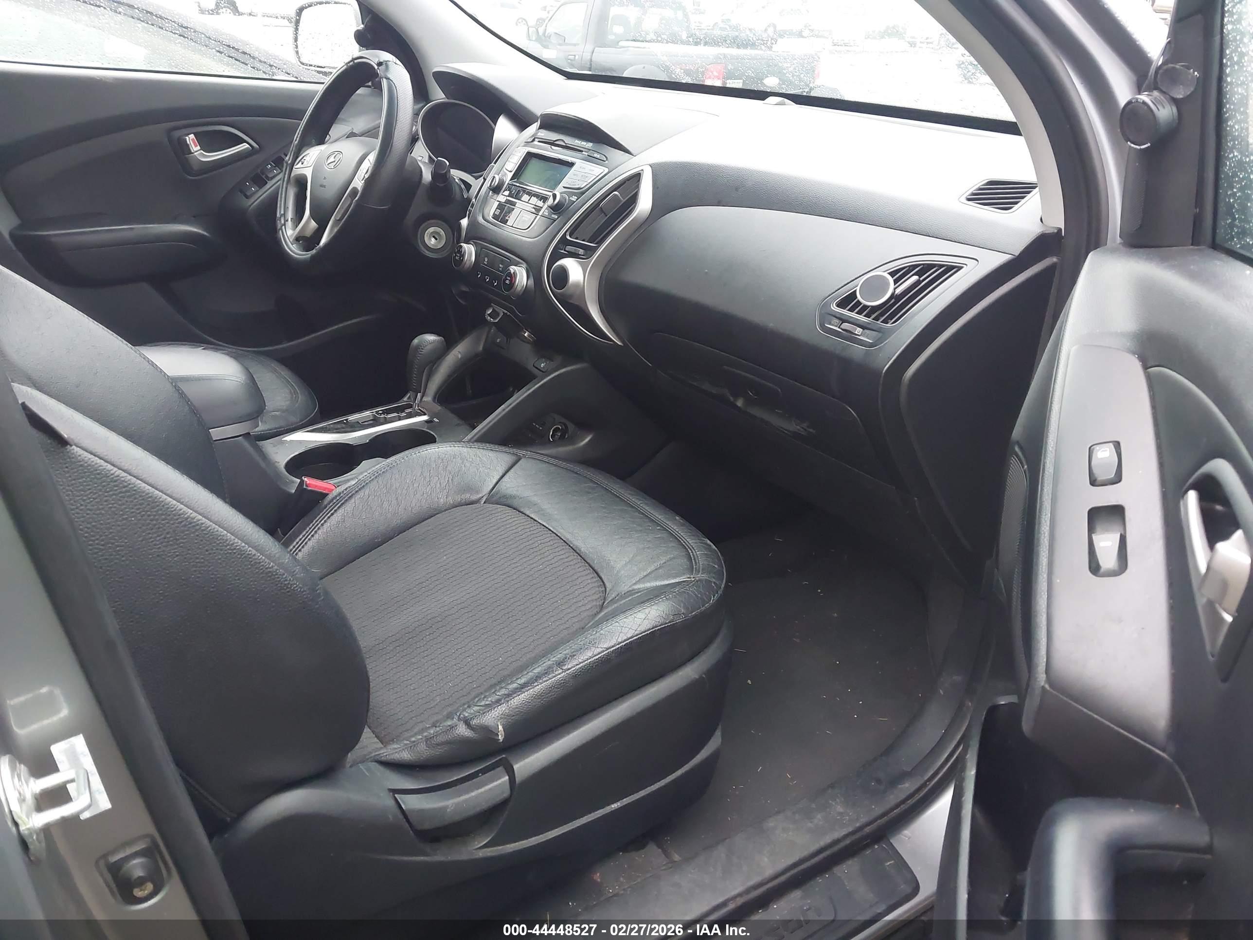 HYUNDAI TUCSON image 5