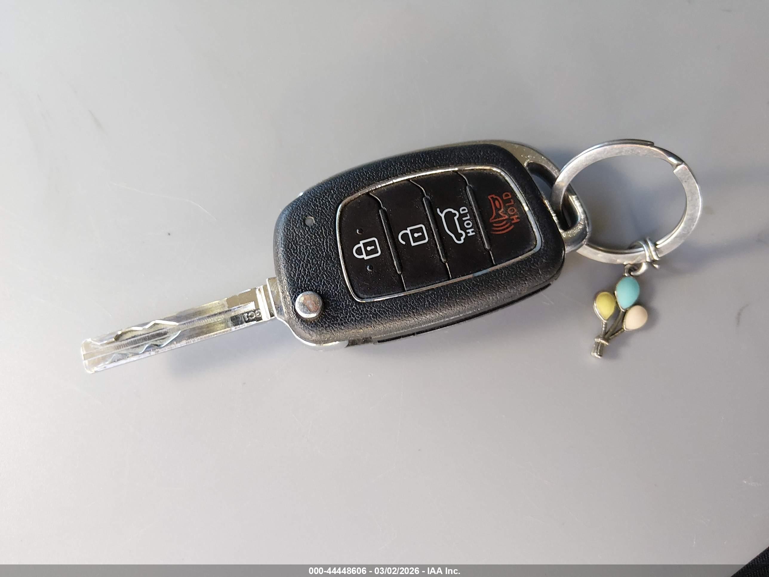 HYUNDAI TUCSON image 11