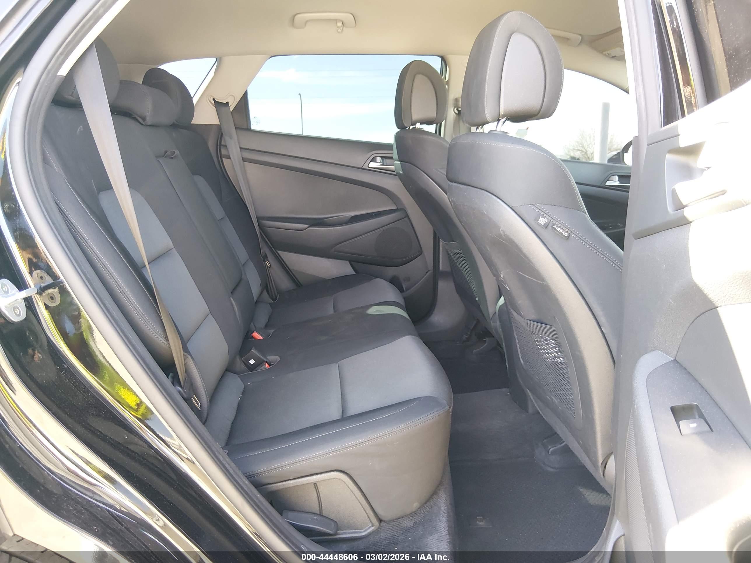 HYUNDAI TUCSON image 8