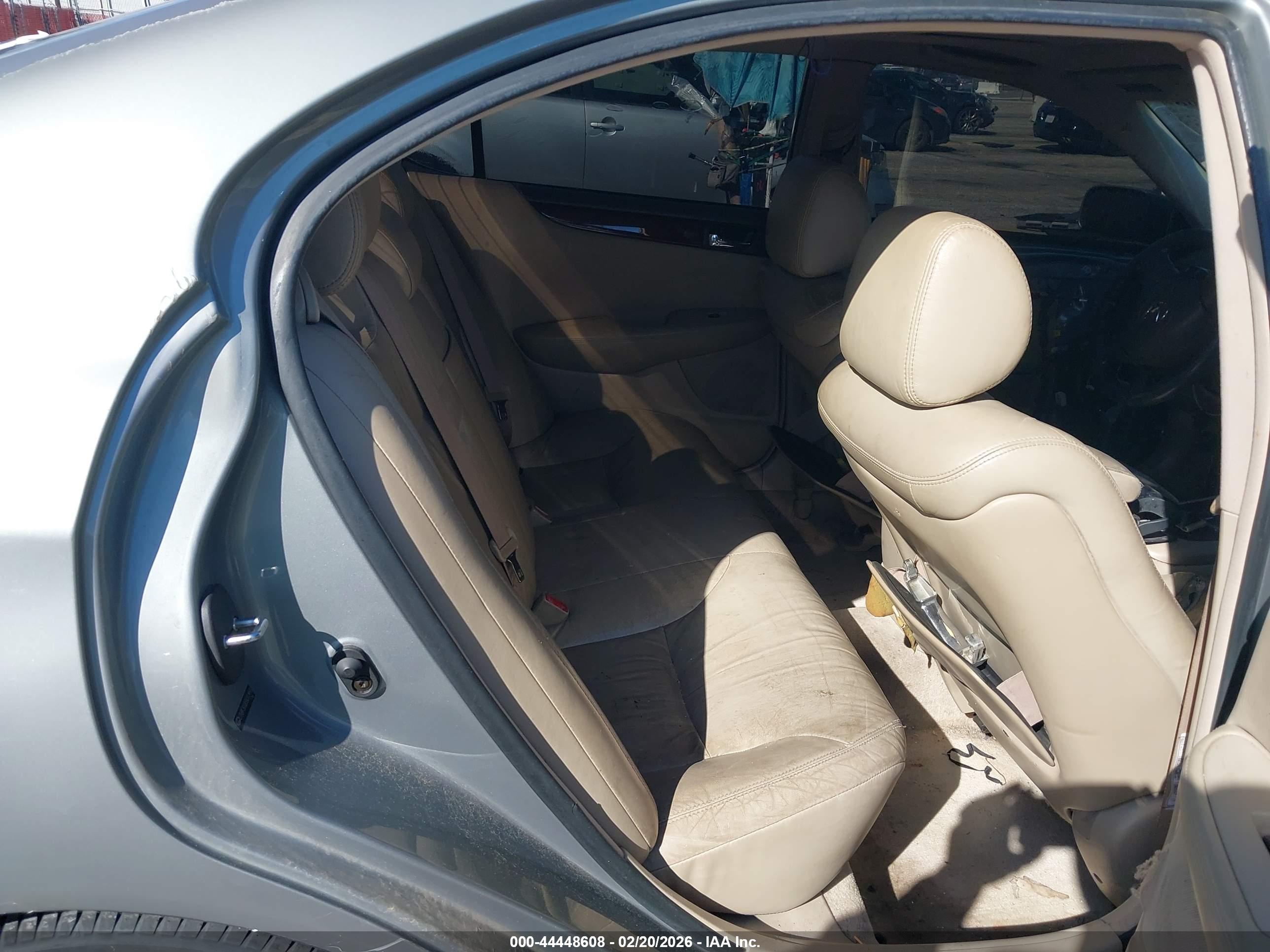 LEXUS ES image 8