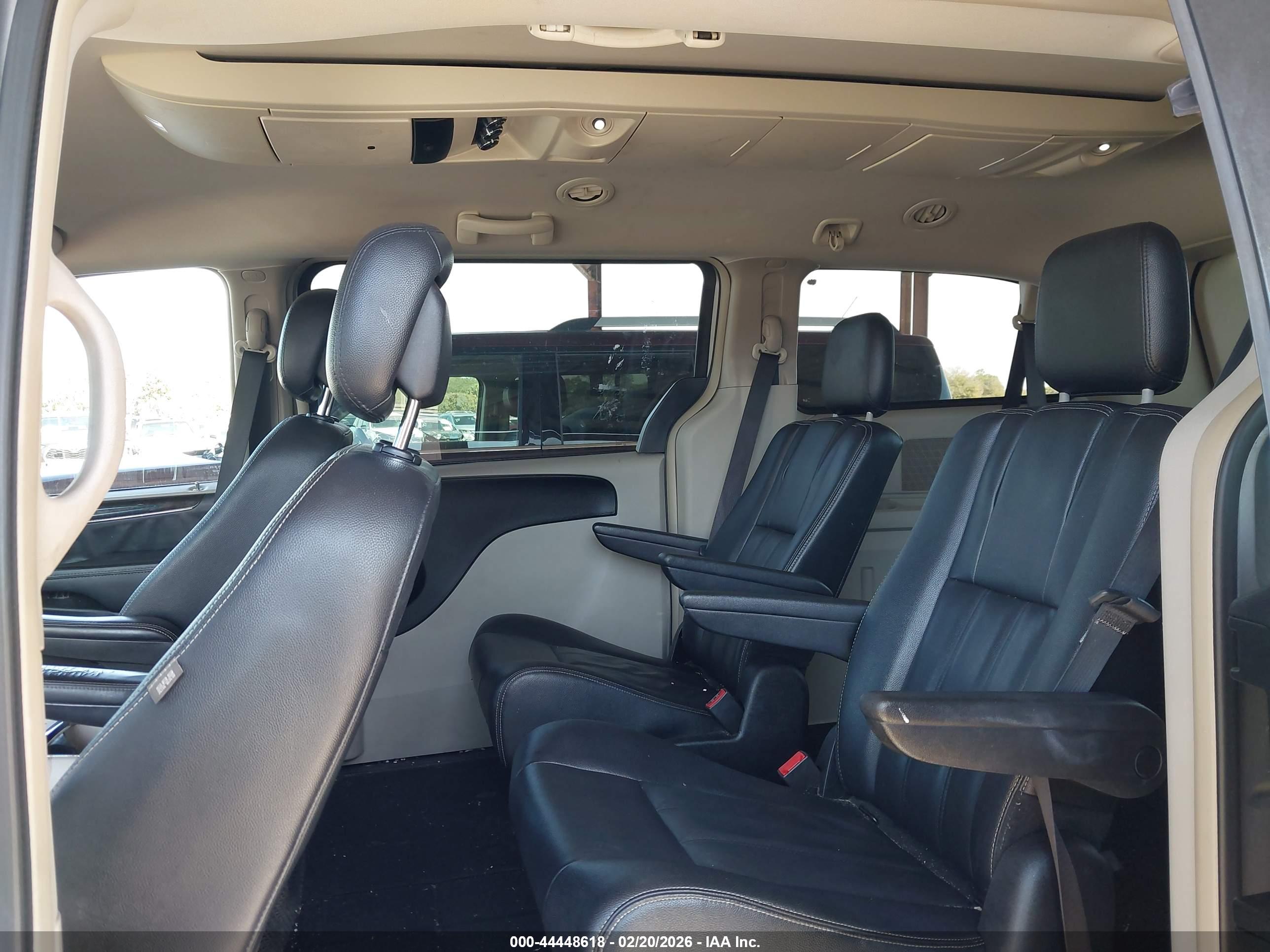 CHRYSLER TOWN image 8