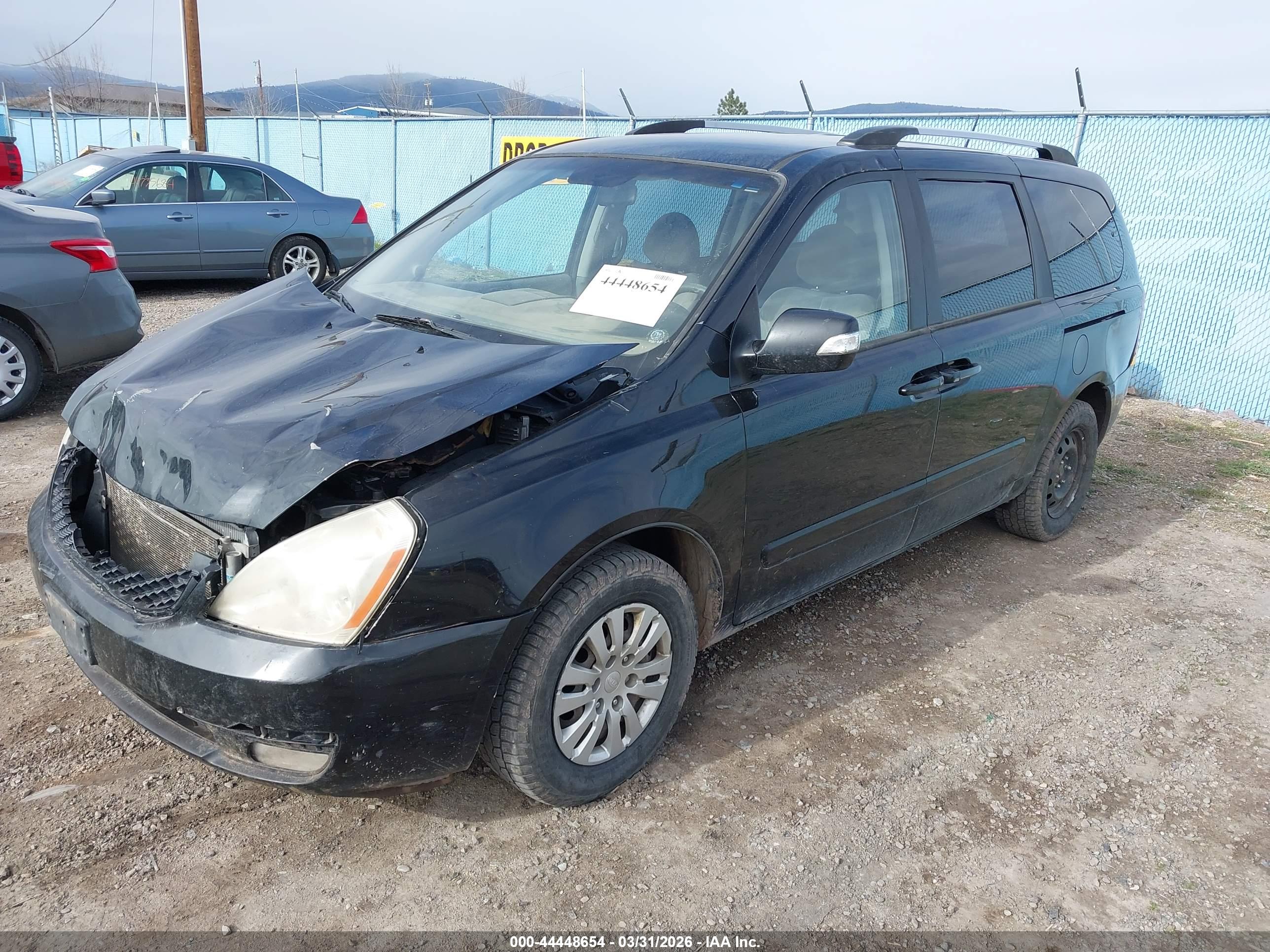 KIA SEDONA image 2