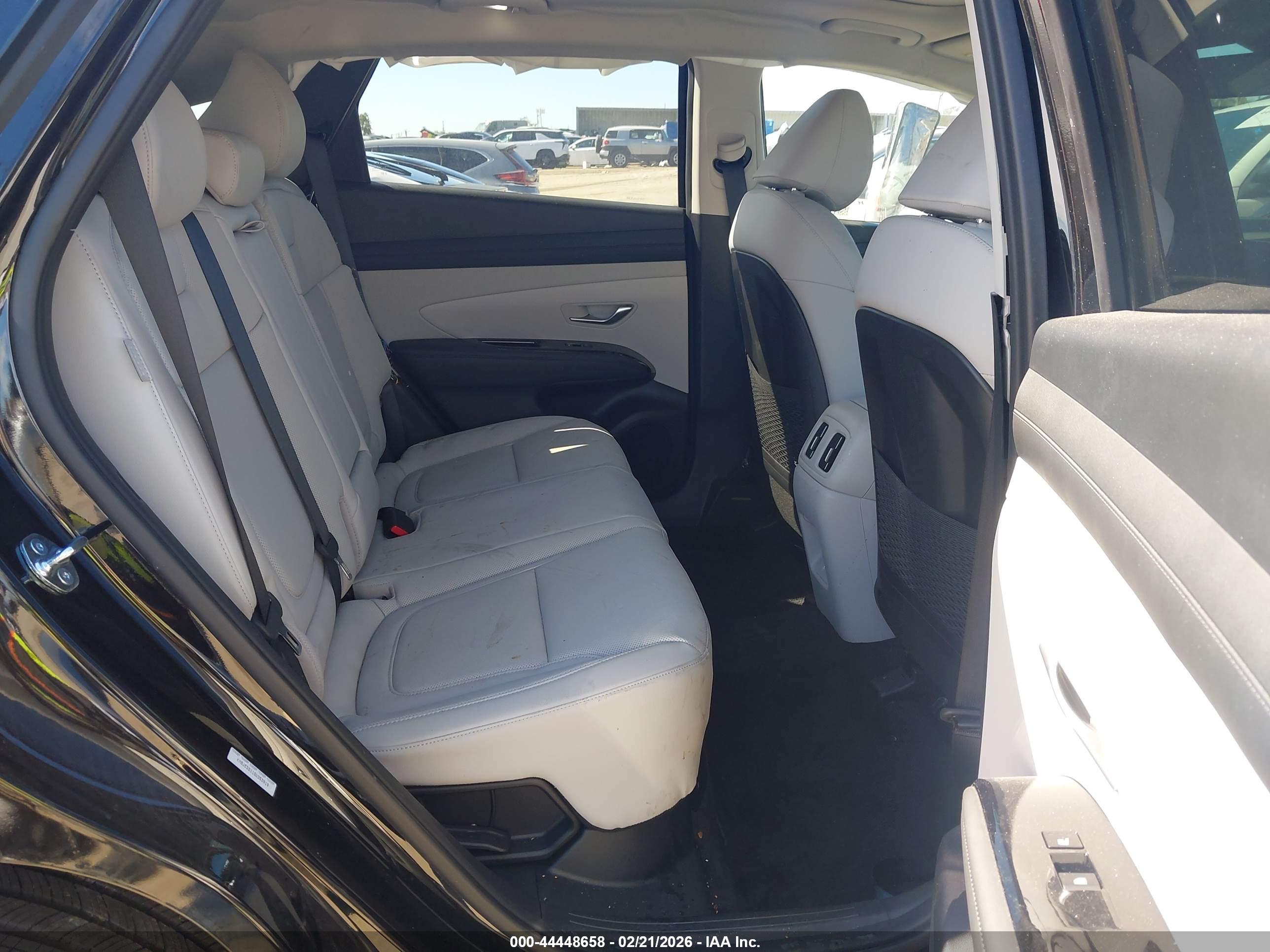 HYUNDAI TUCSON image 8