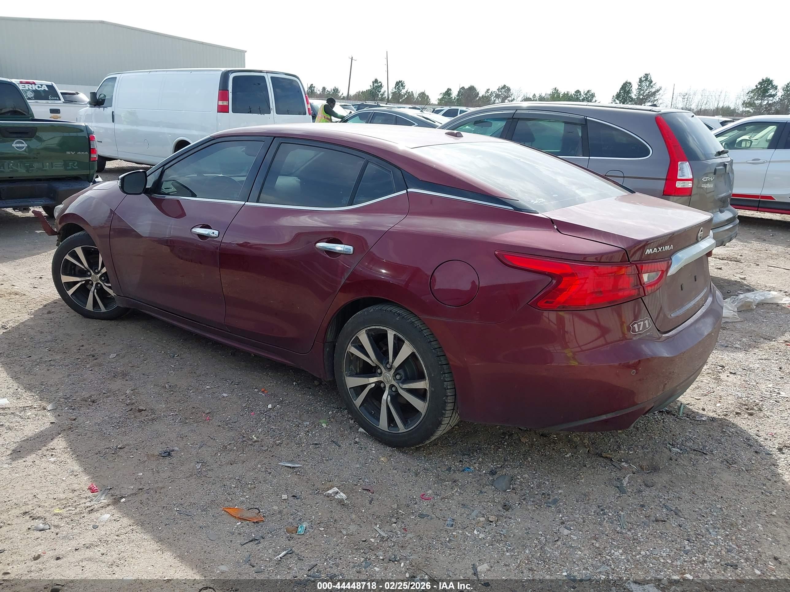 NISSAN MAXIMA image 3