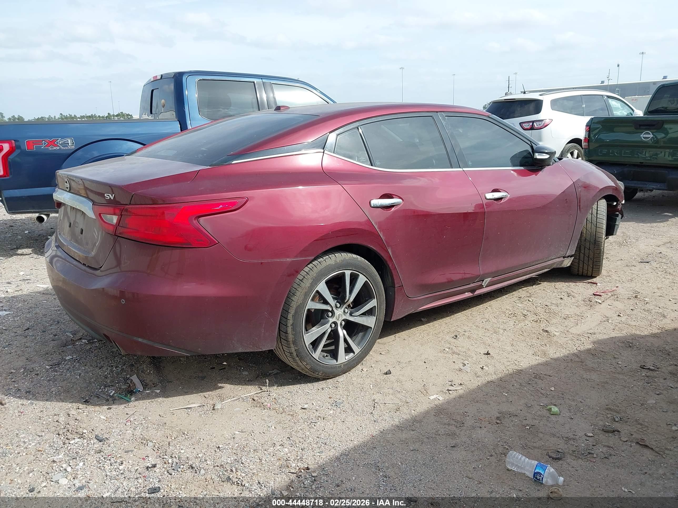 NISSAN MAXIMA image 4