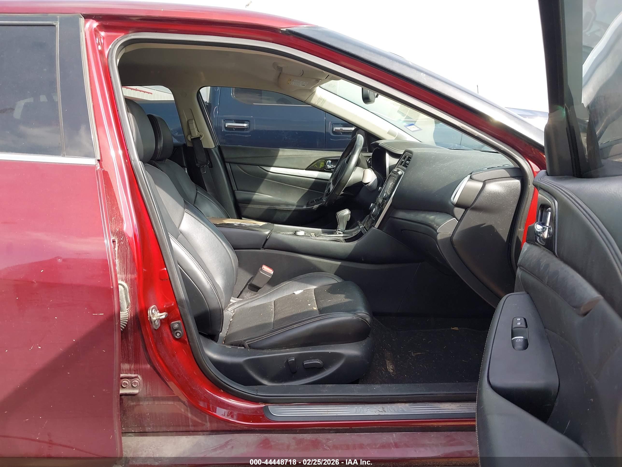 NISSAN MAXIMA image 5
