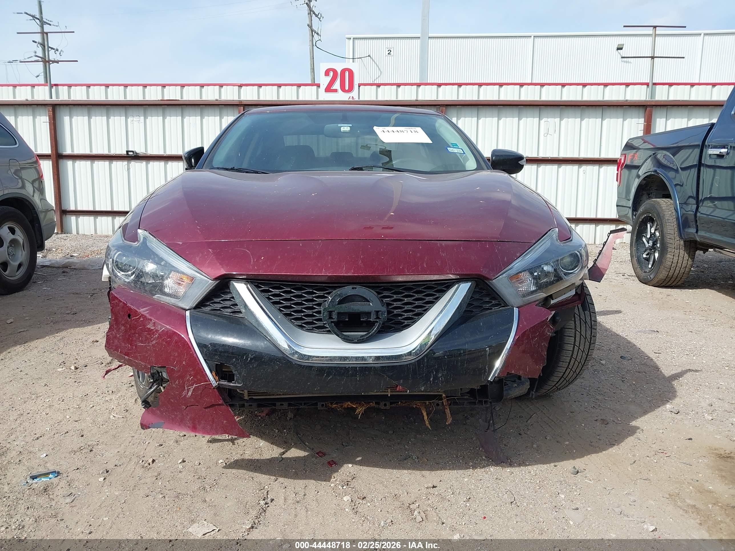 NISSAN MAXIMA image 6