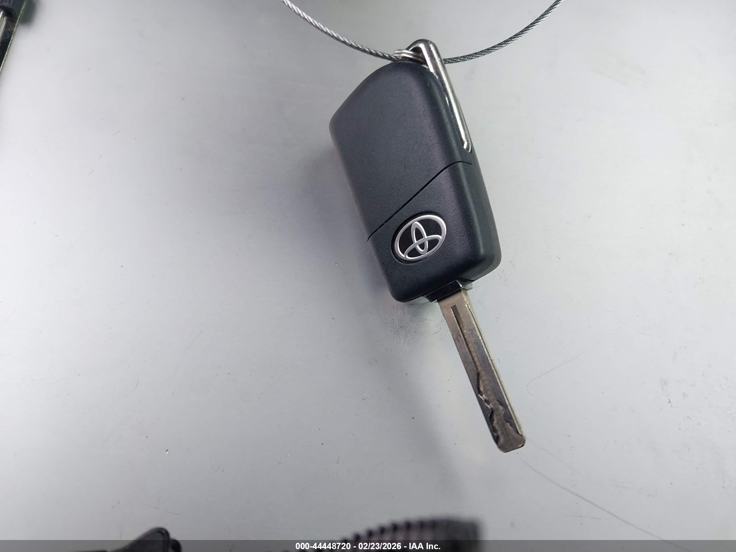 TOYOTA CAMRY image 11