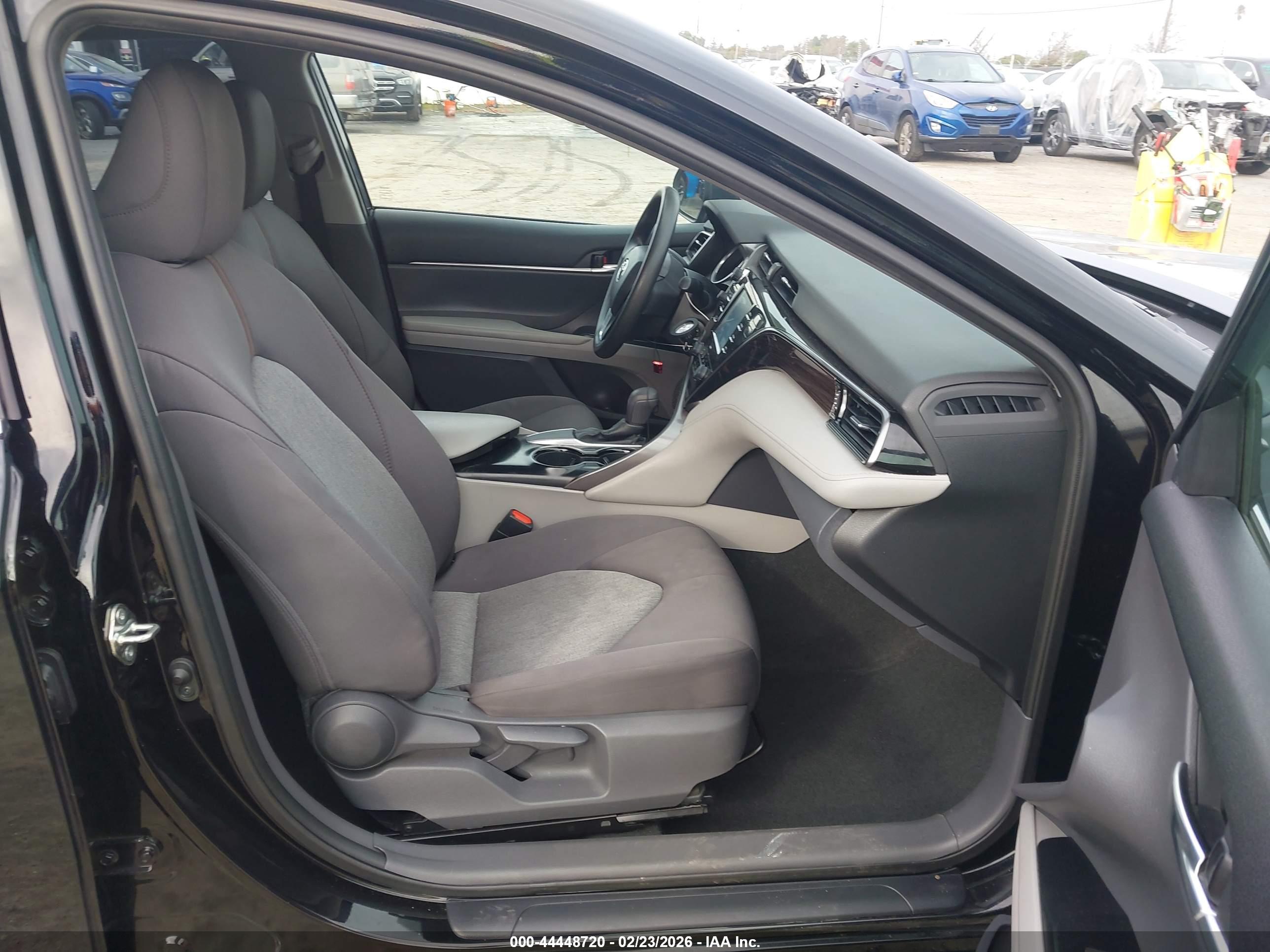 TOYOTA CAMRY image 5