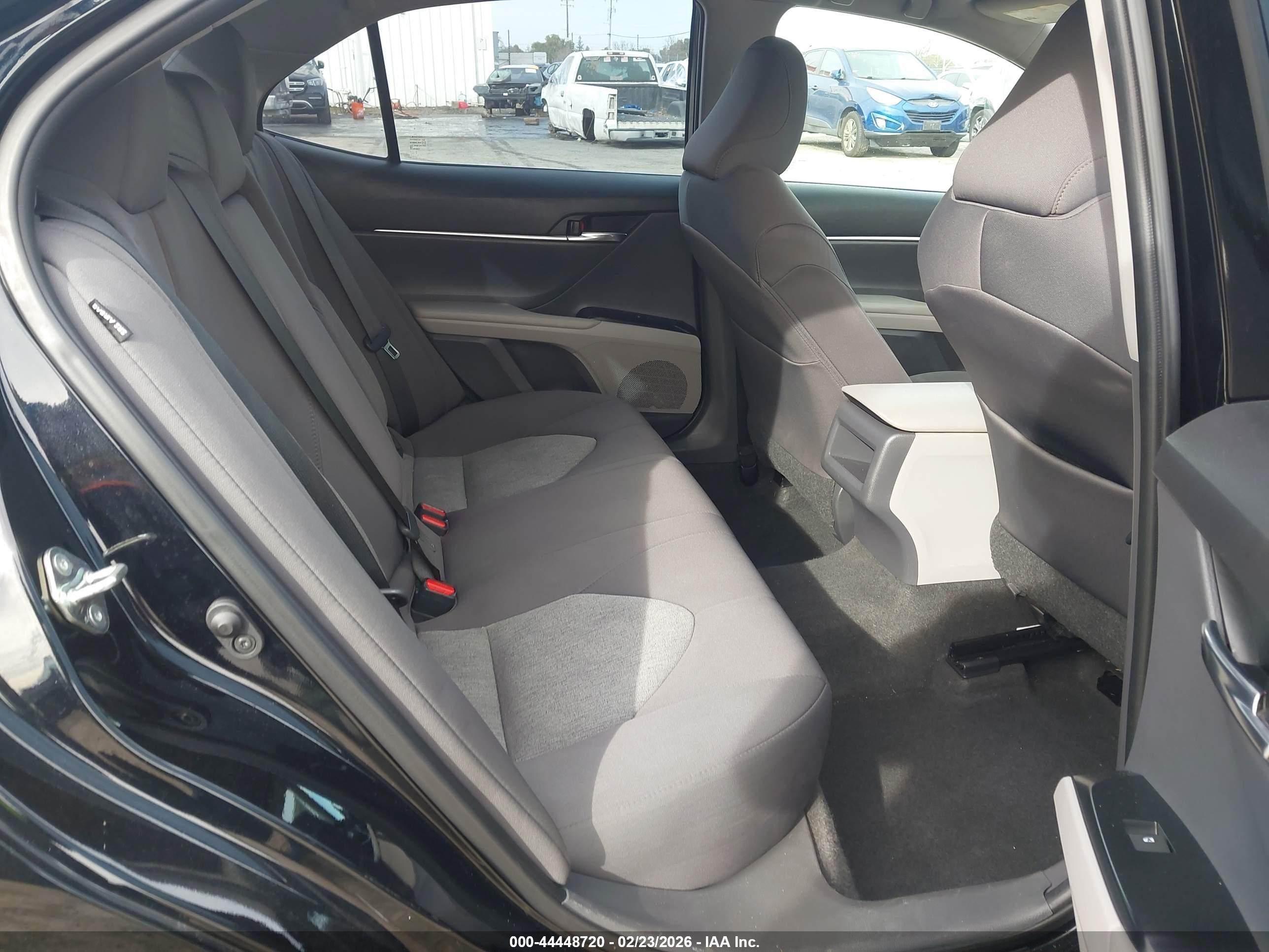TOYOTA CAMRY image 8