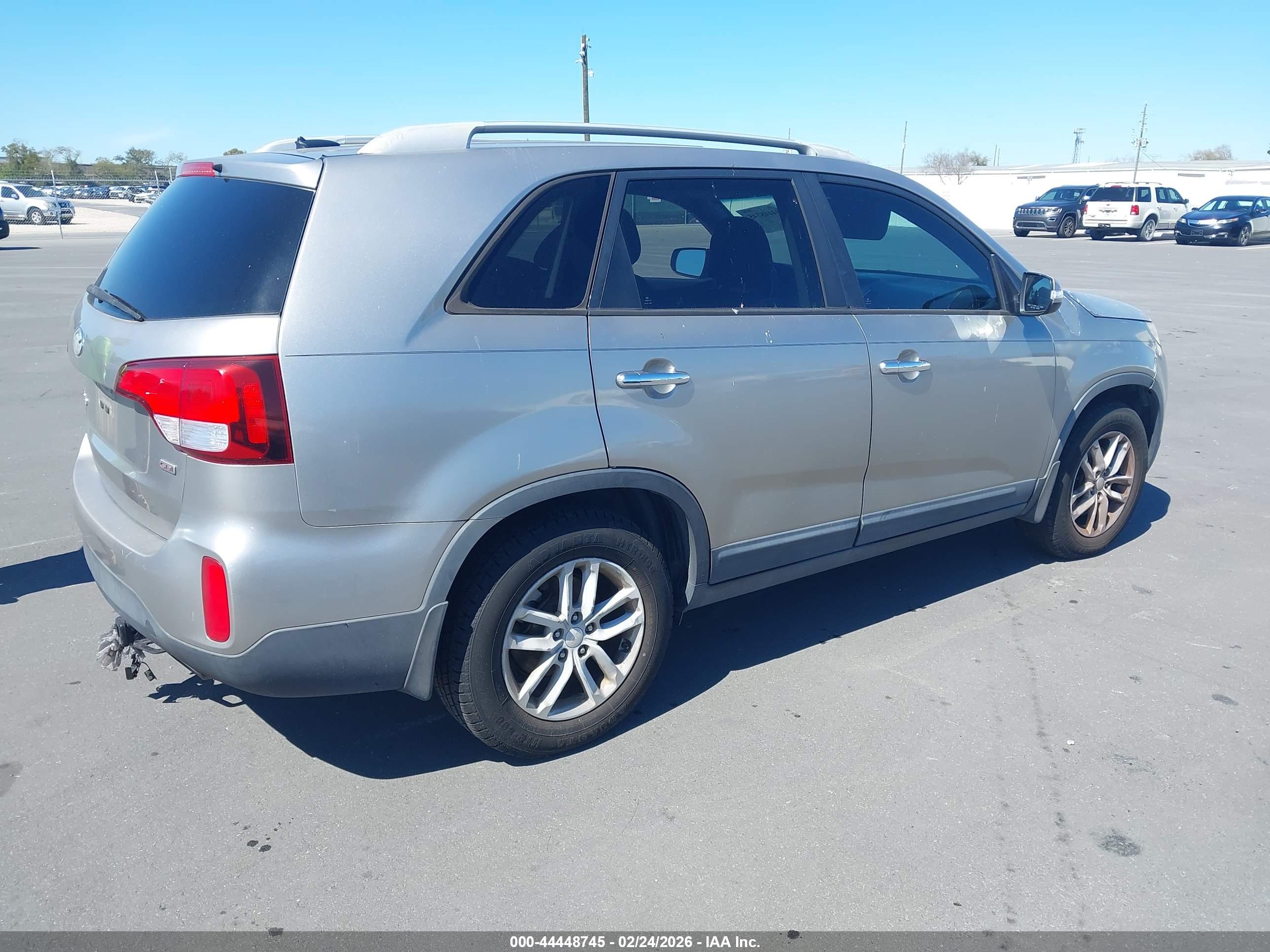 KIA SORENTO image 4
