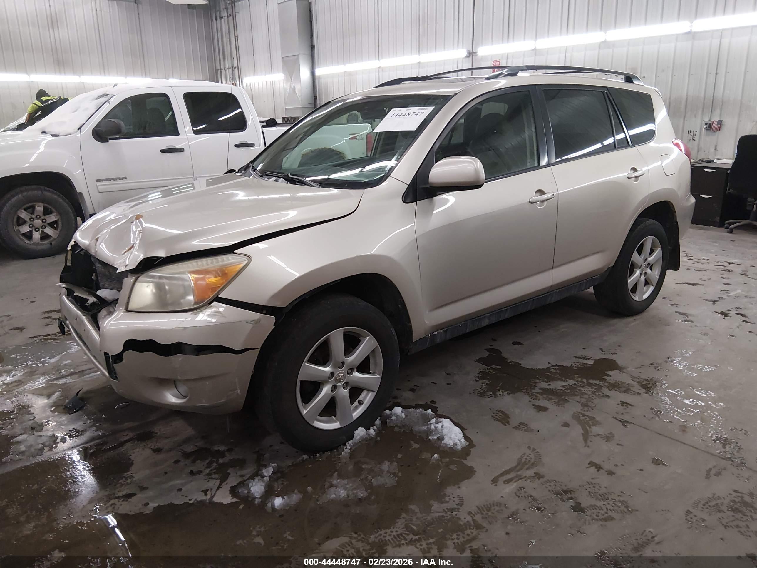 TOYOTA RAV4 image 2