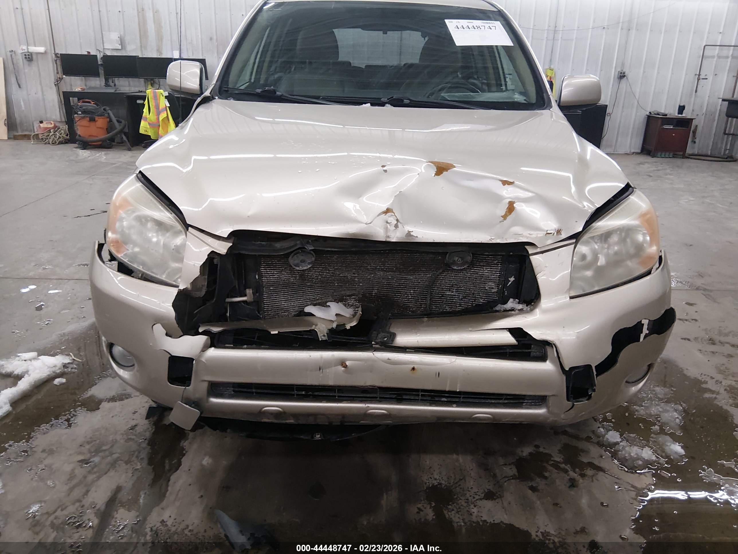TOYOTA RAV4 image 6