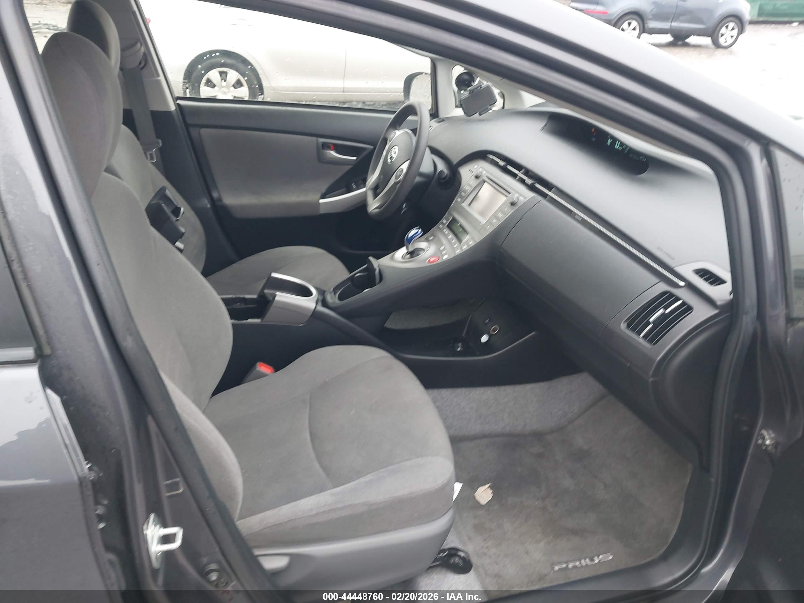 TOYOTA PRIUS image 5