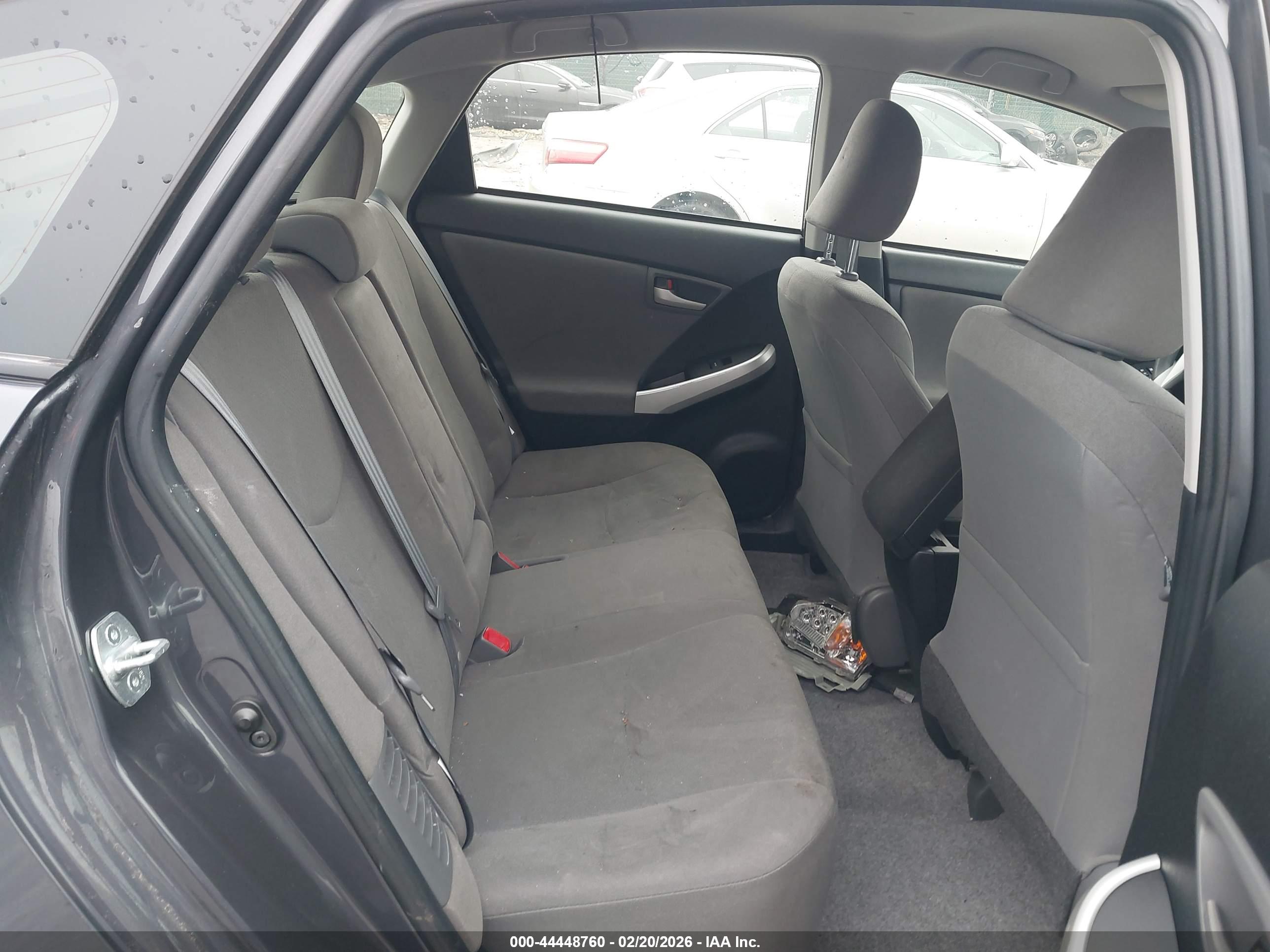 TOYOTA PRIUS image 8