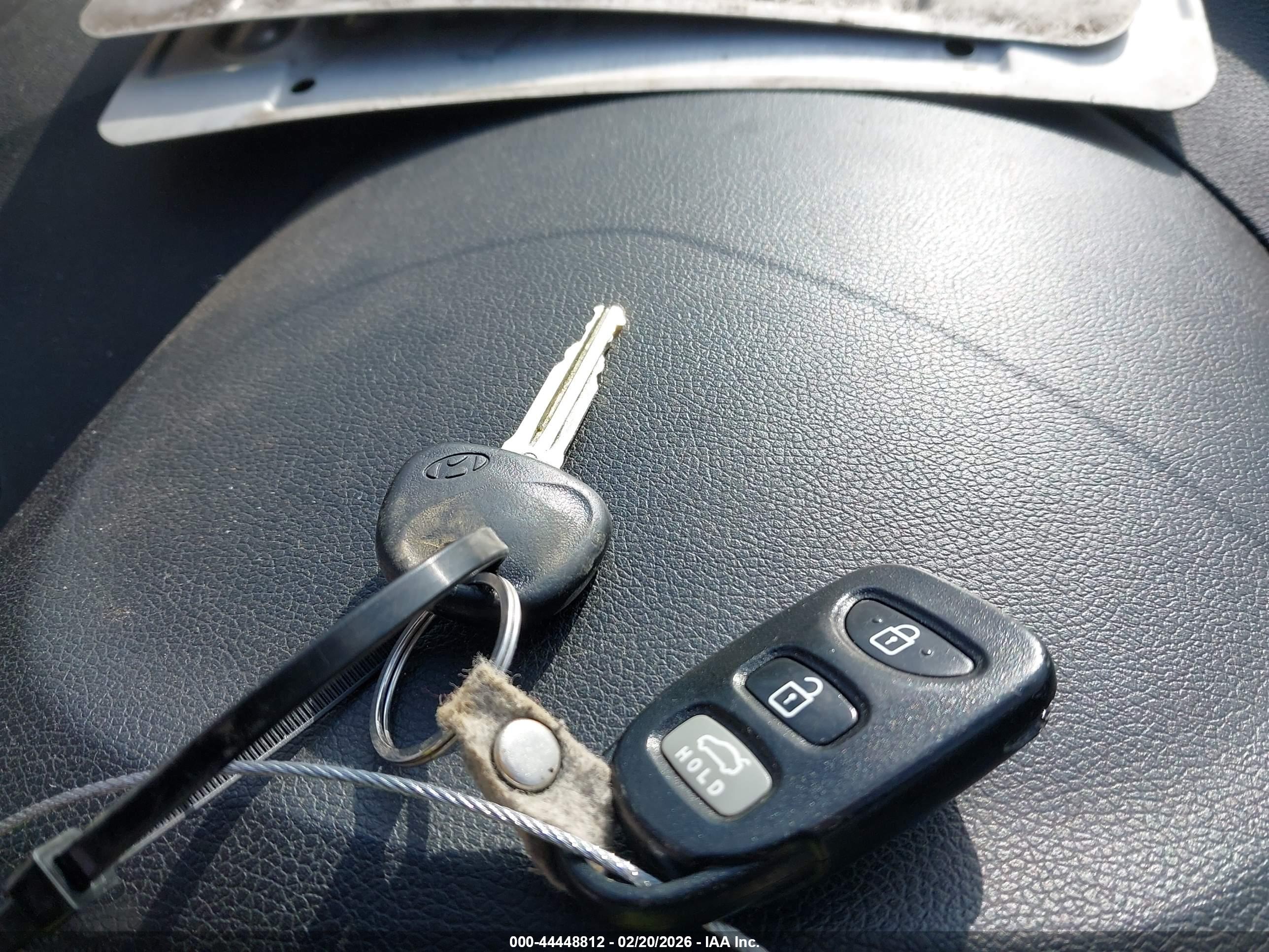 HYUNDAI ELANTRA image 11