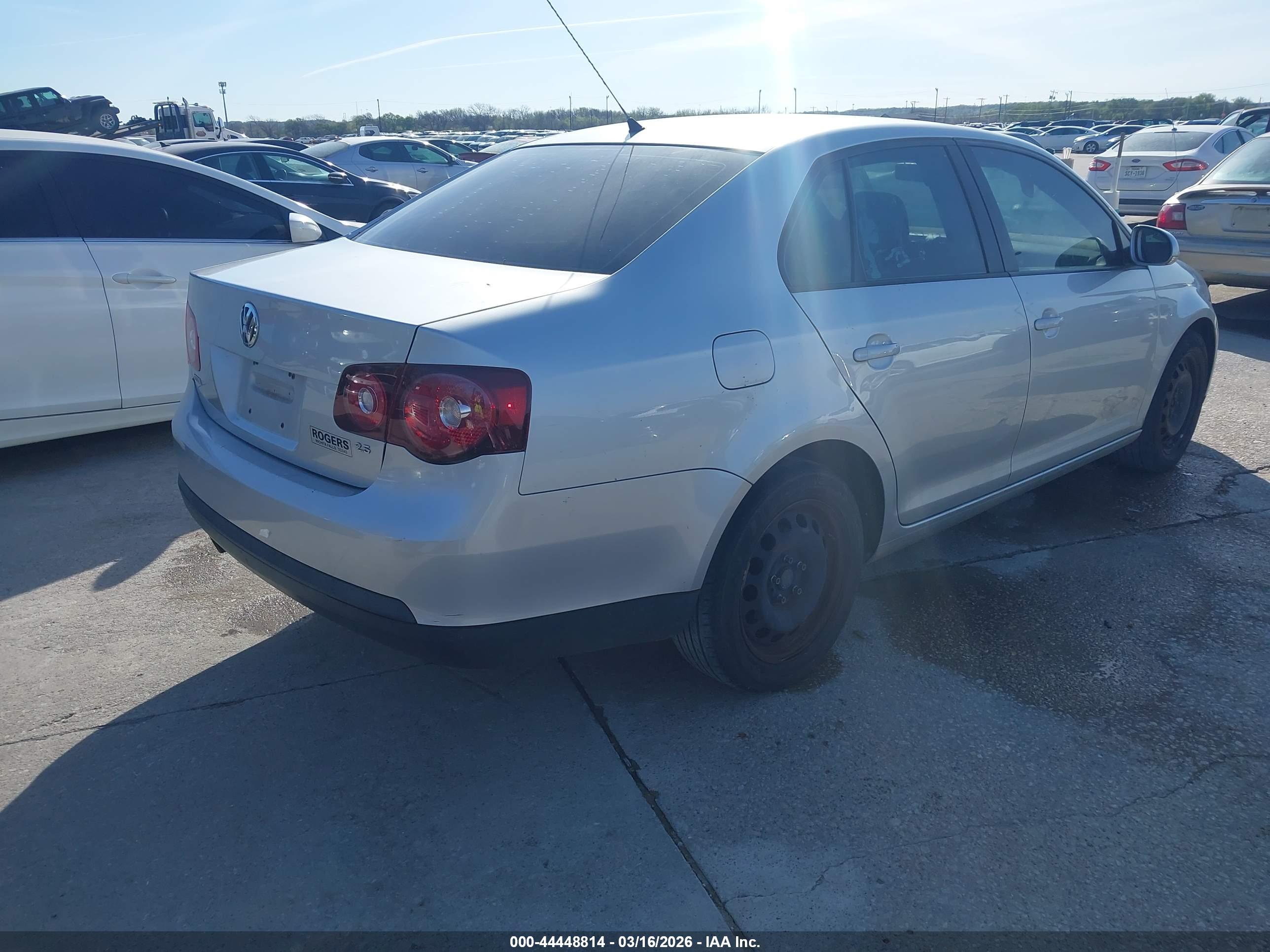 VOLKSWAGEN JETTA image 4