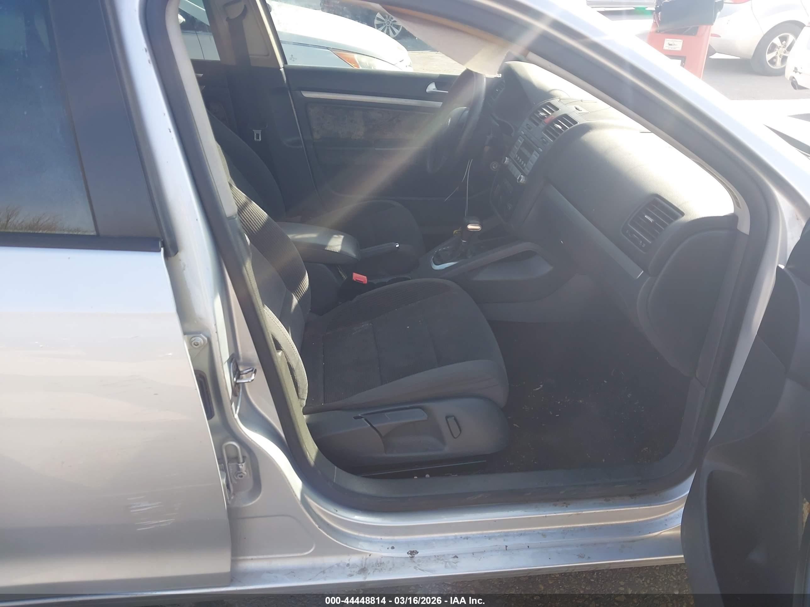 VOLKSWAGEN JETTA image 5