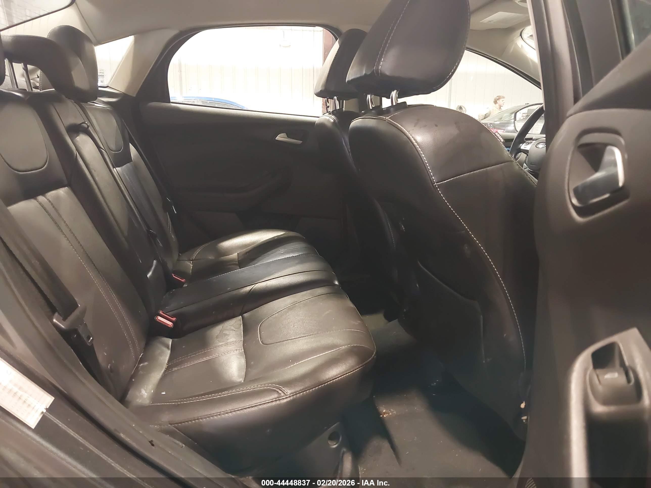 FORD FOCUS image 8
