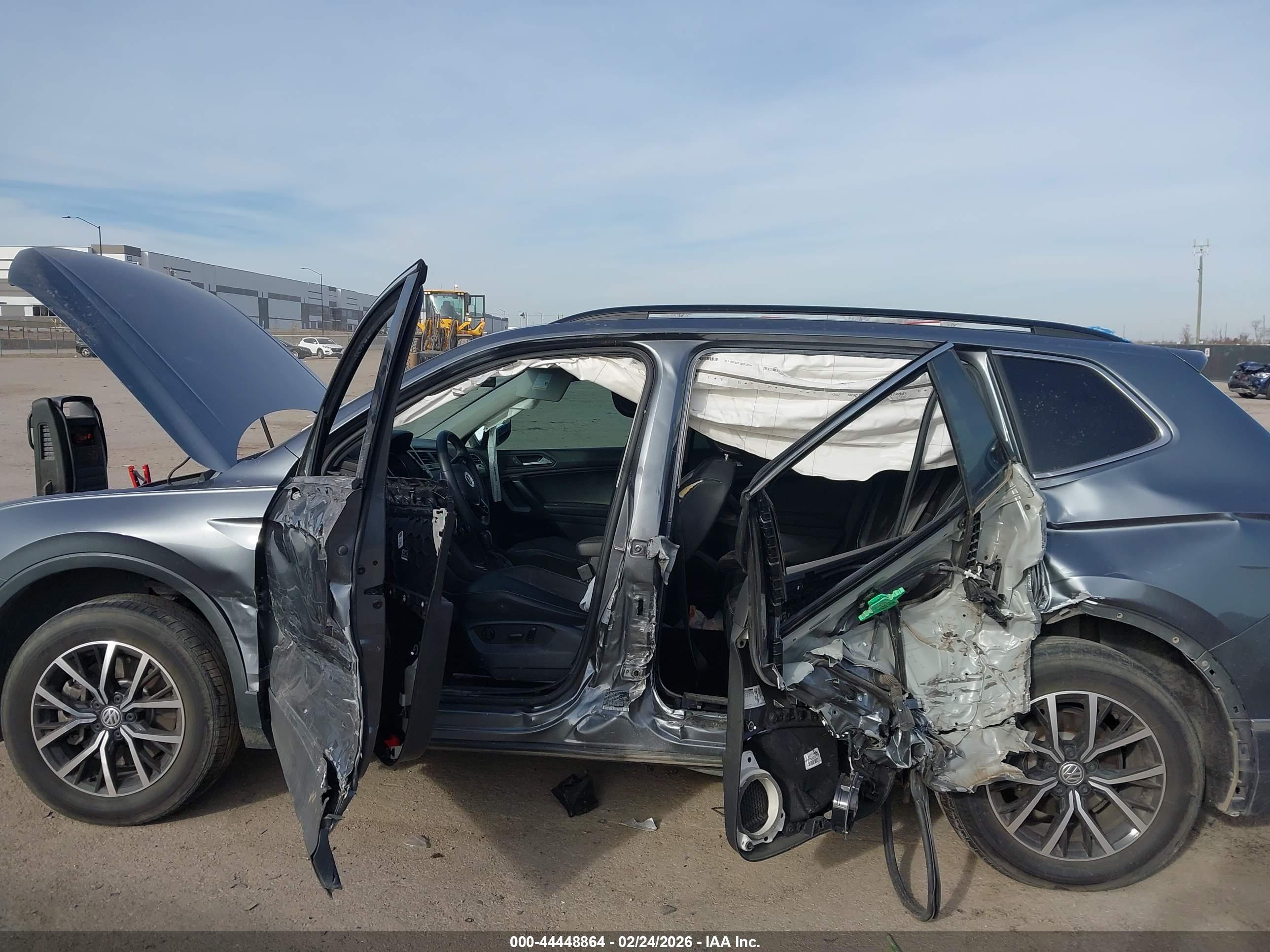 VOLKSWAGEN TIGUAN image 6