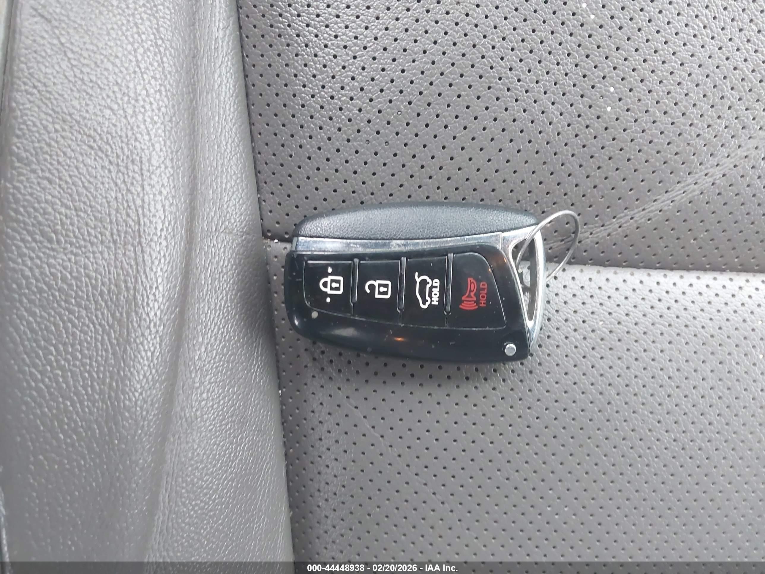 HYUNDAI SANTA image 11