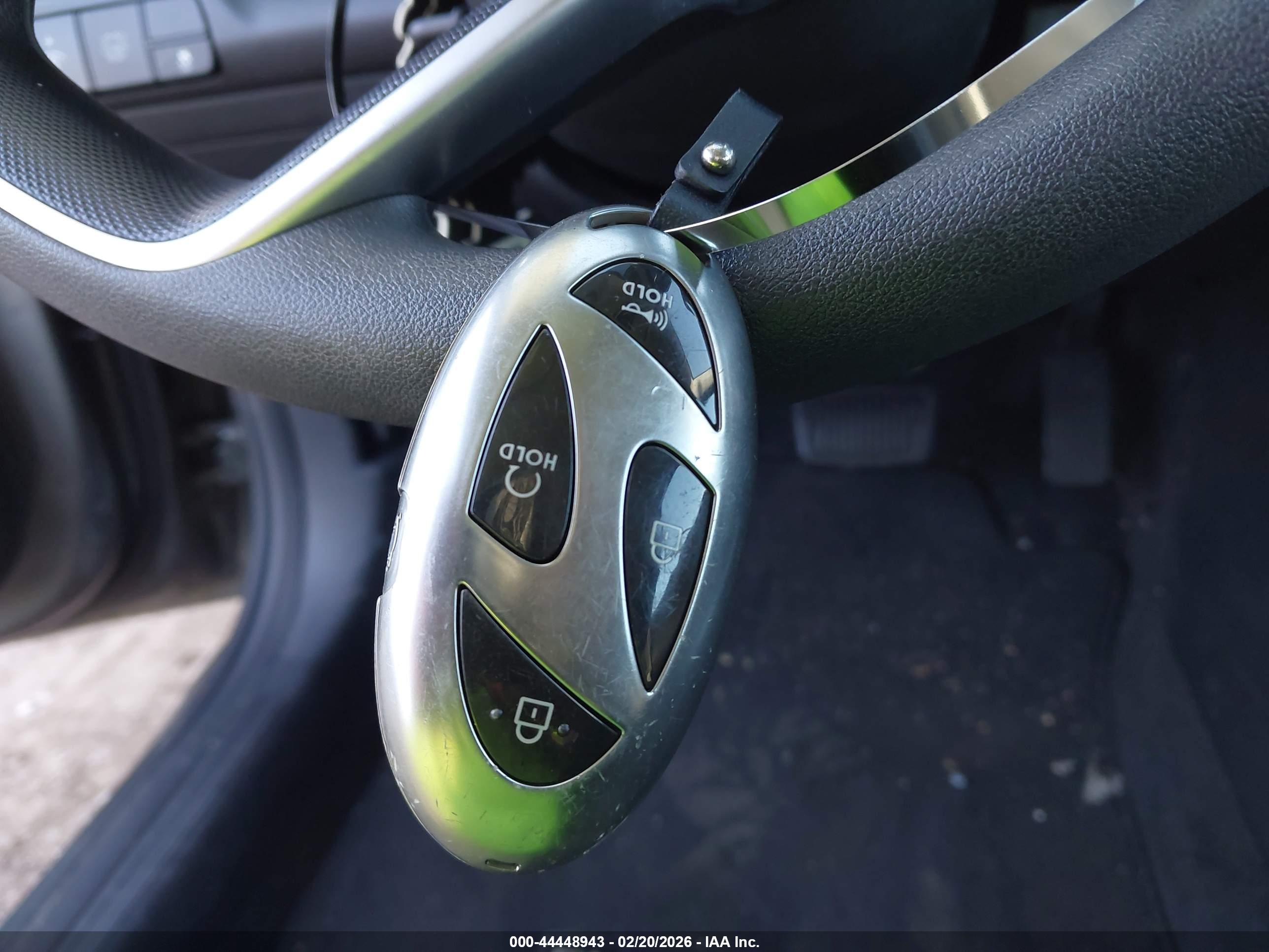 HYUNDAI ELANTRA image 11