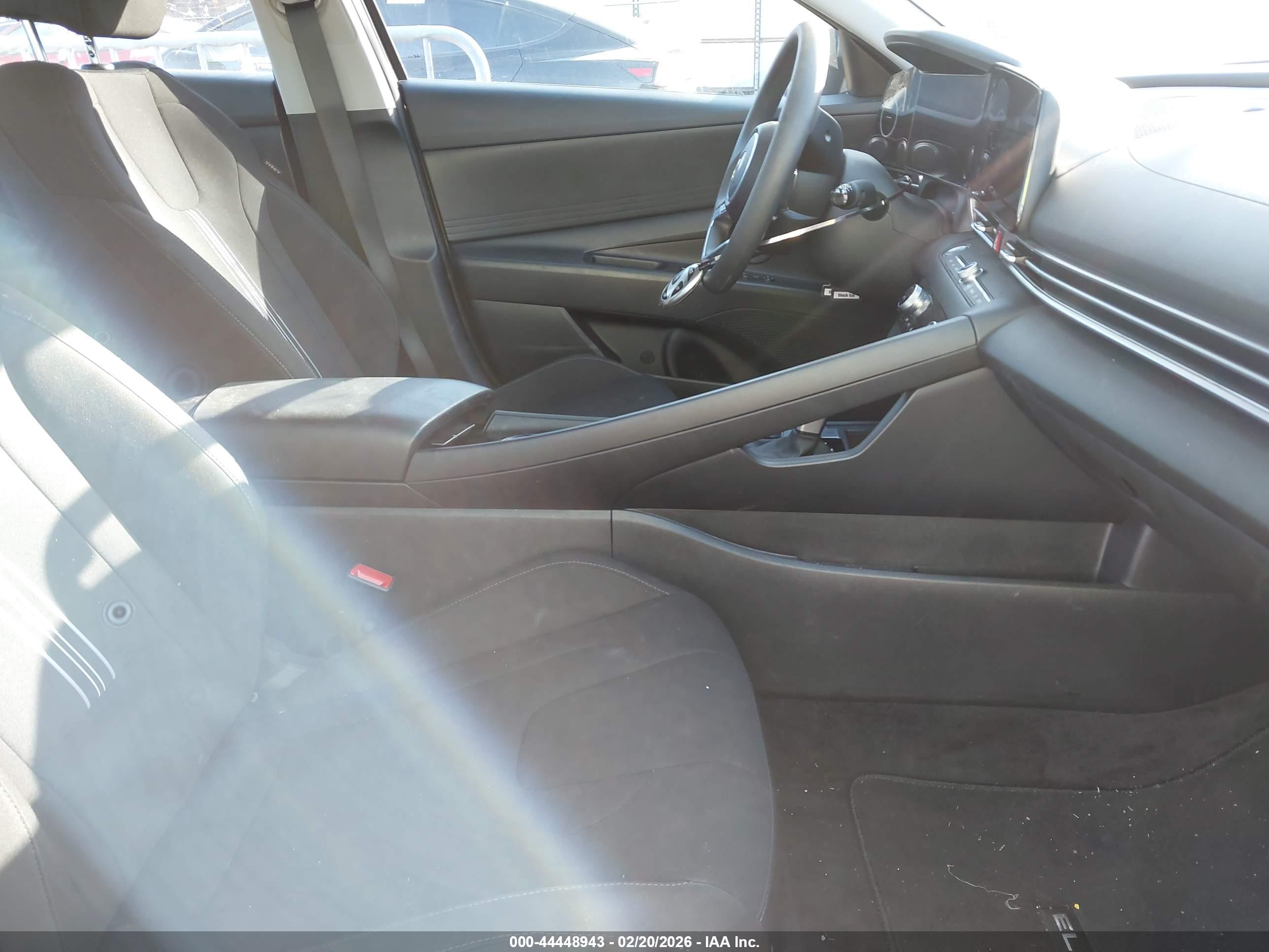 HYUNDAI ELANTRA image 5