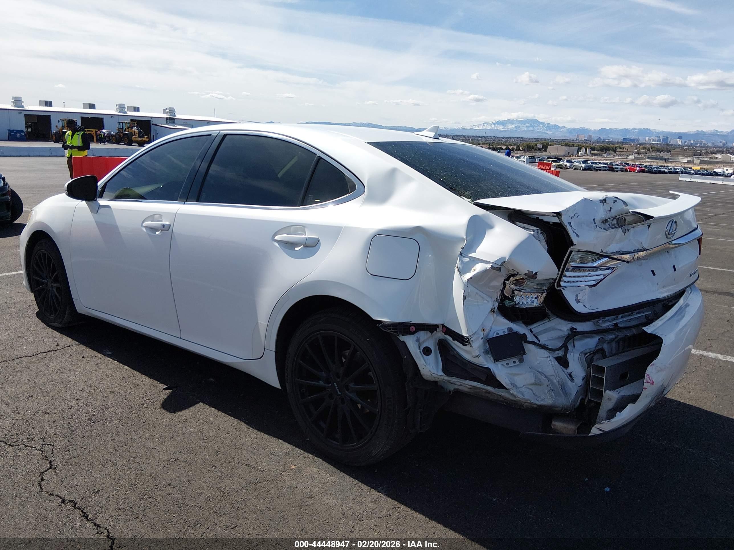 LEXUS ES image 3
