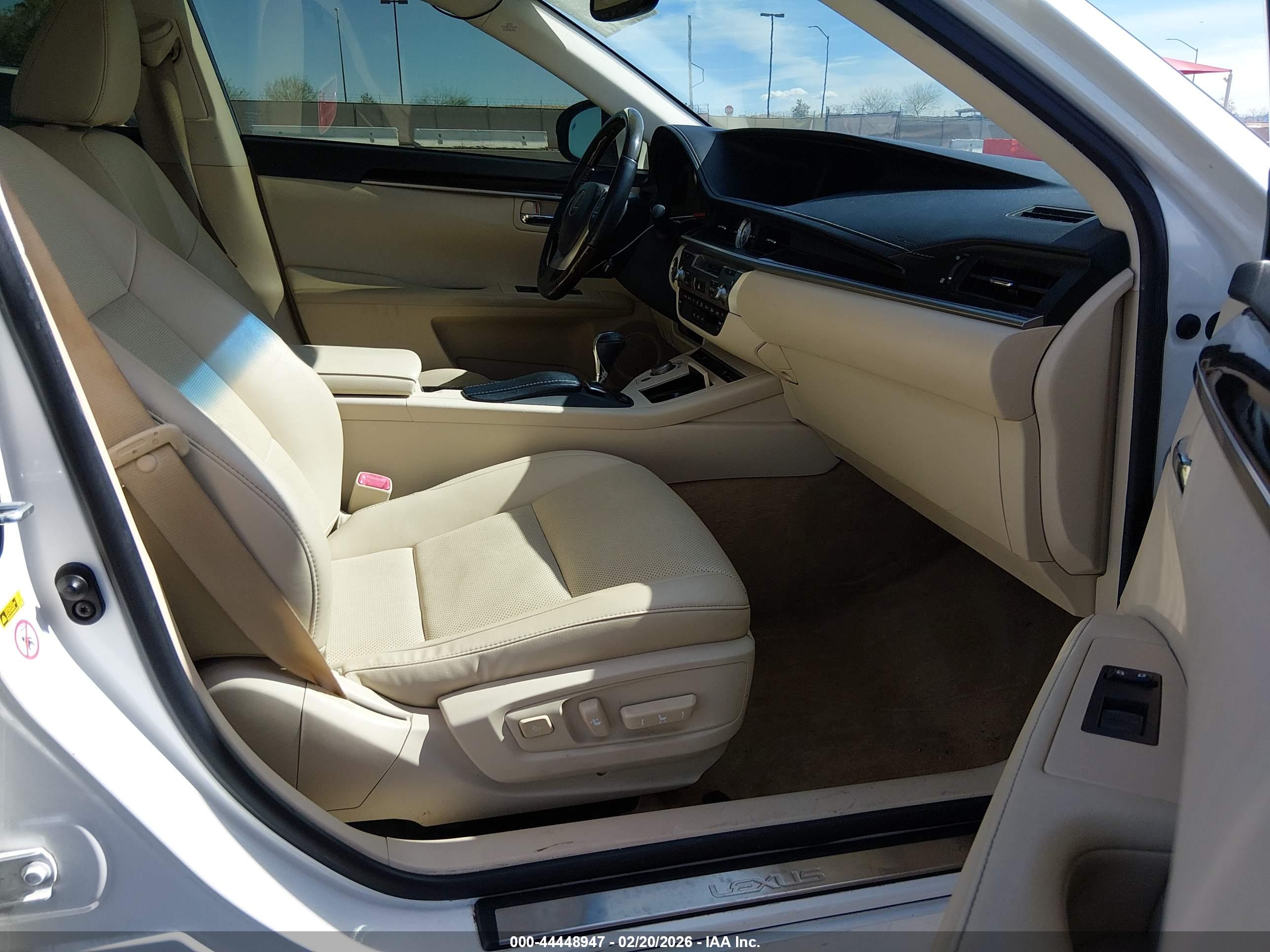 LEXUS ES image 5