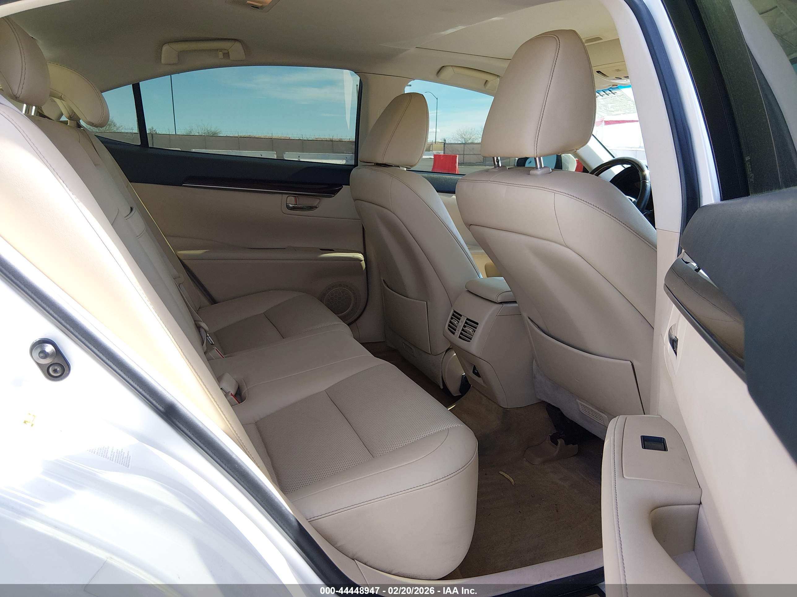LEXUS ES image 8