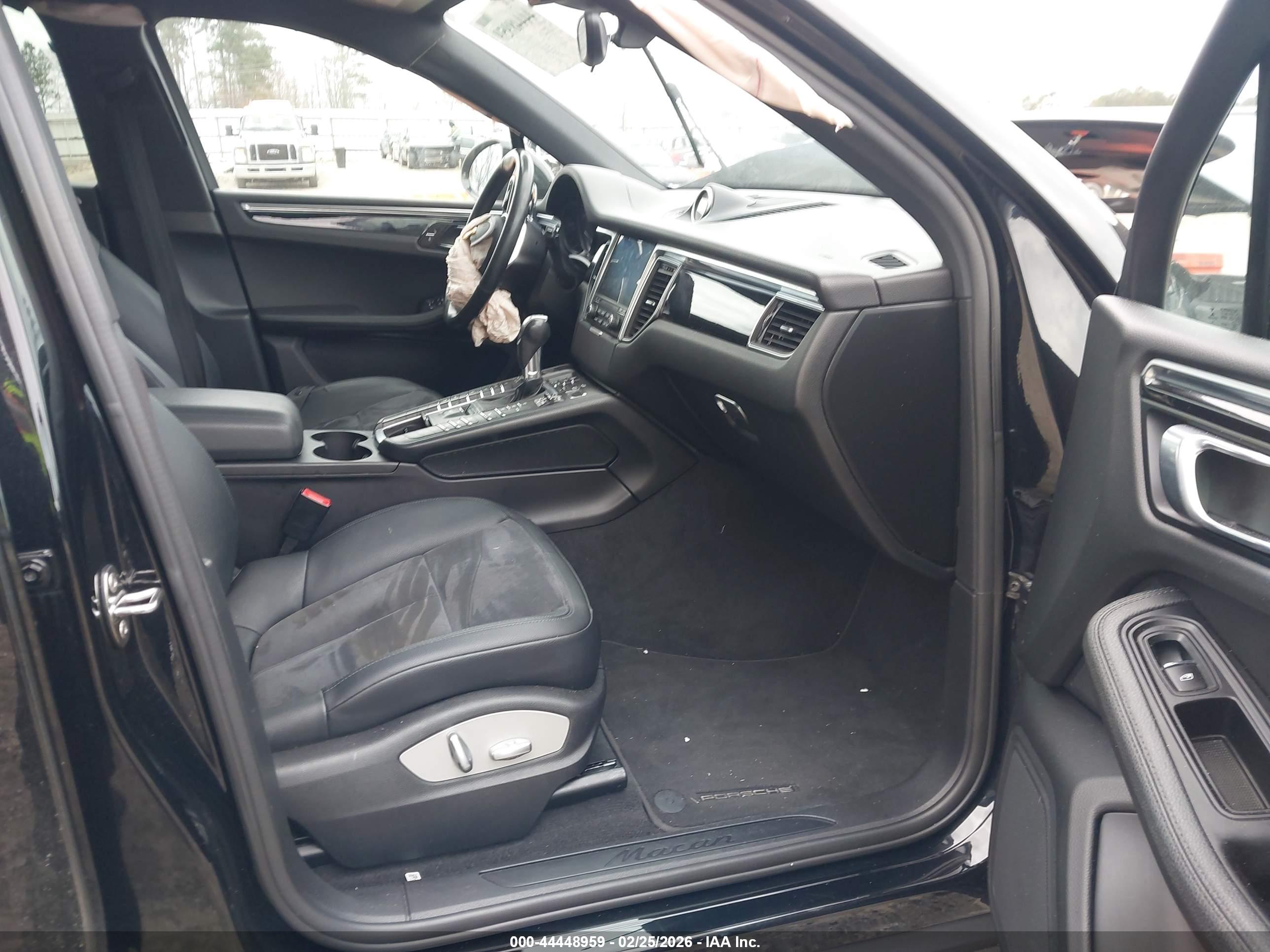 PORSCHE MACAN image 5