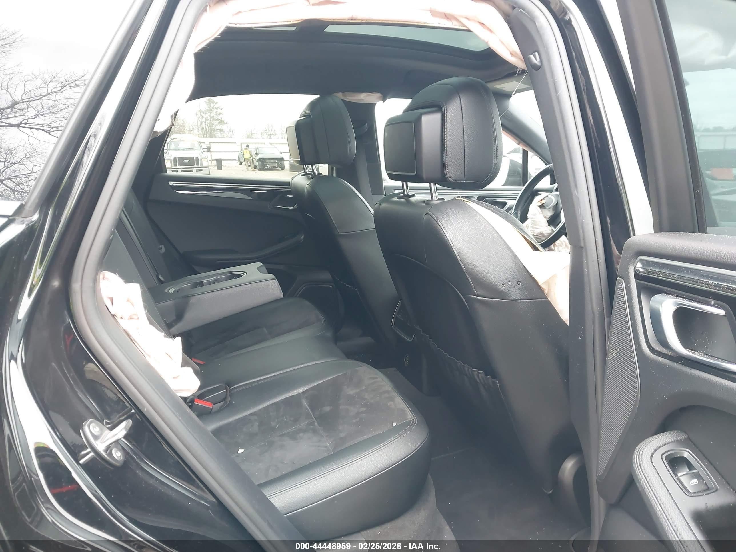 PORSCHE MACAN image 8