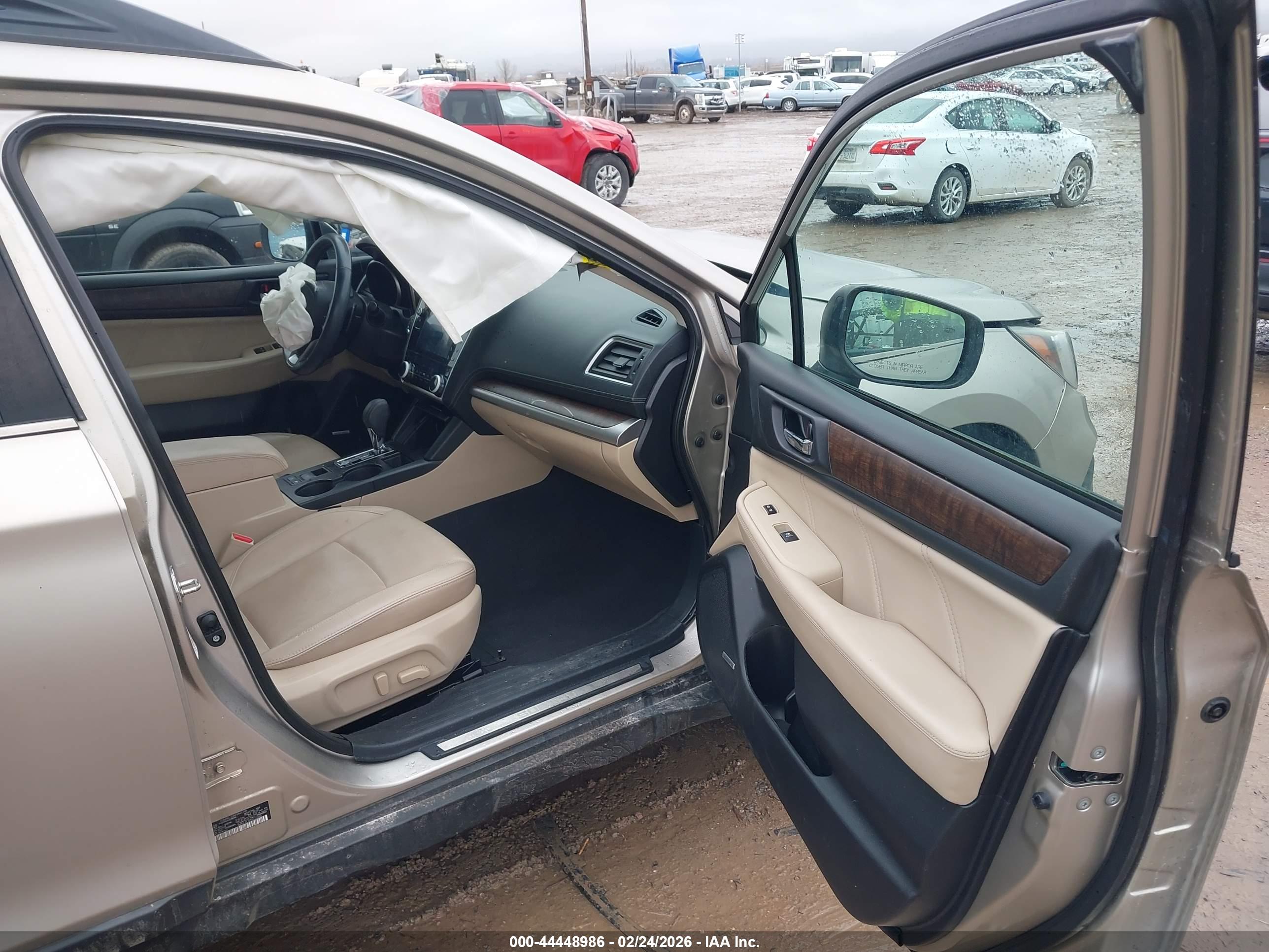 SUBARU OUTBACK image 5