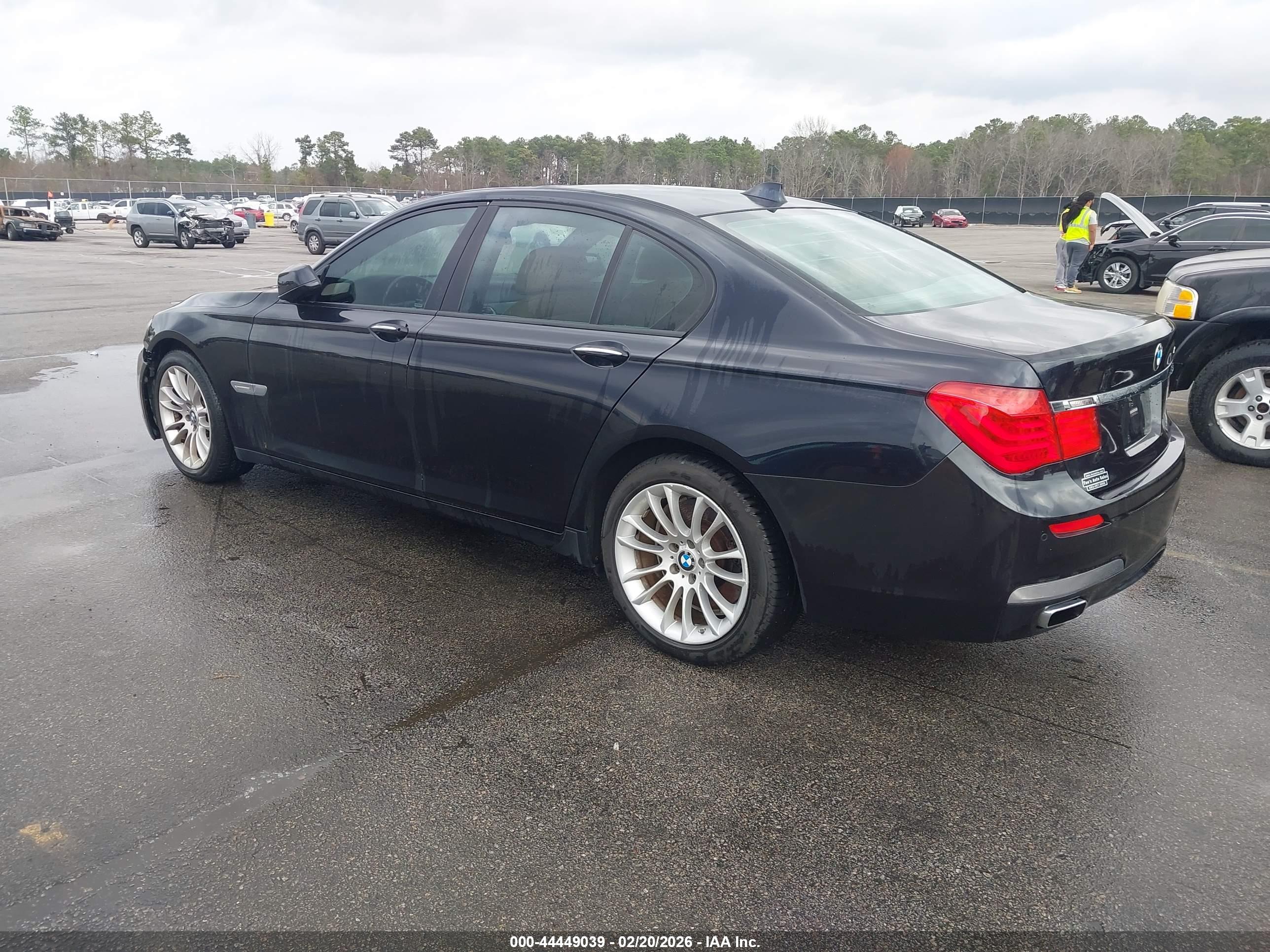 BMW 750I image 3