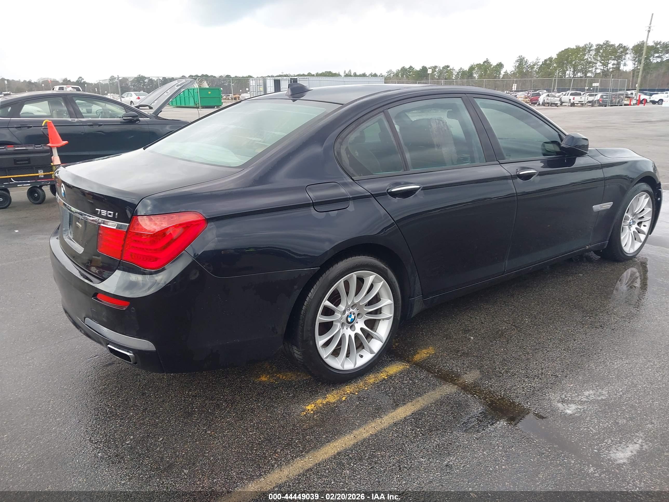 BMW 750I image 4