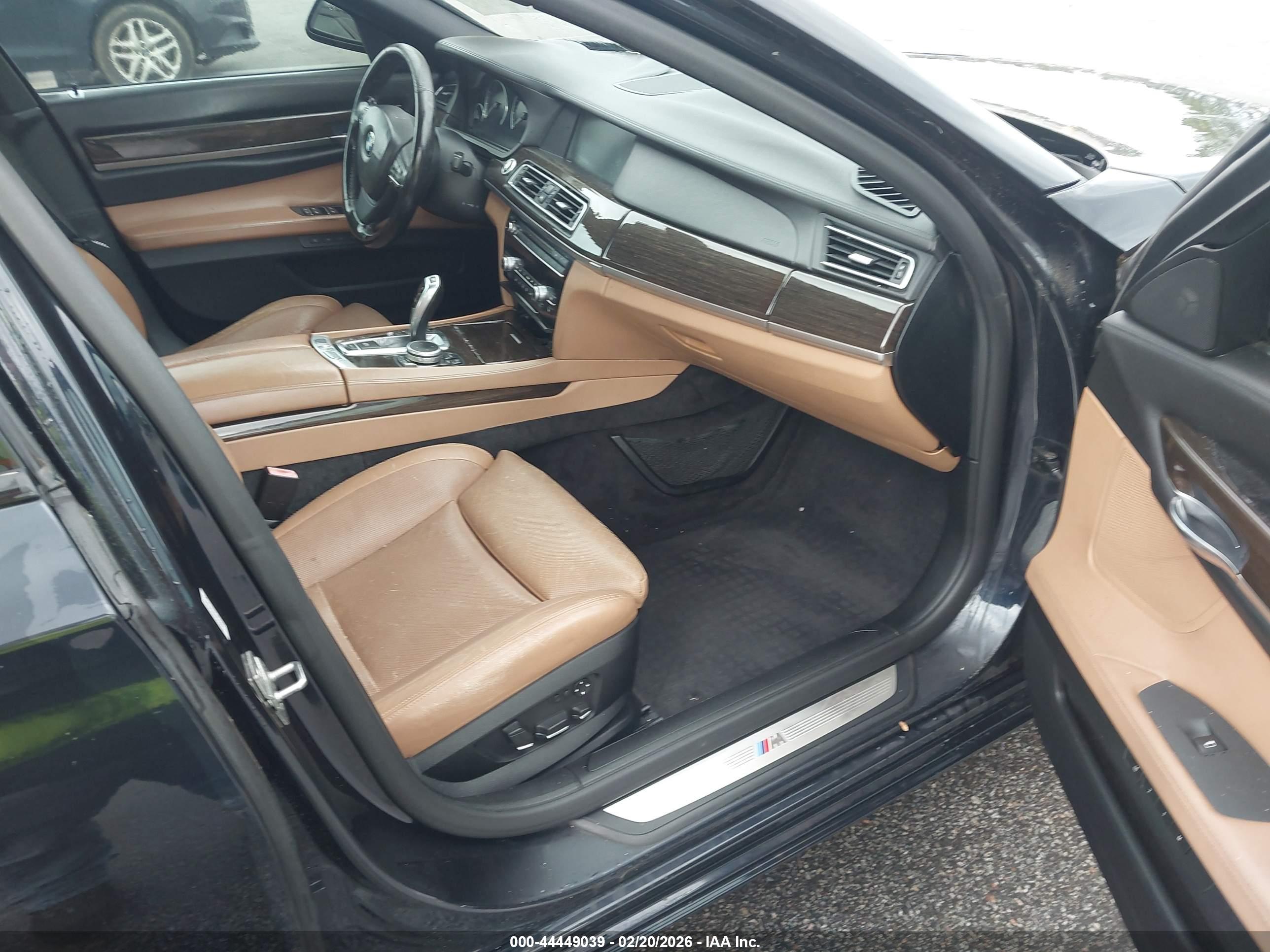 BMW 750I image 5