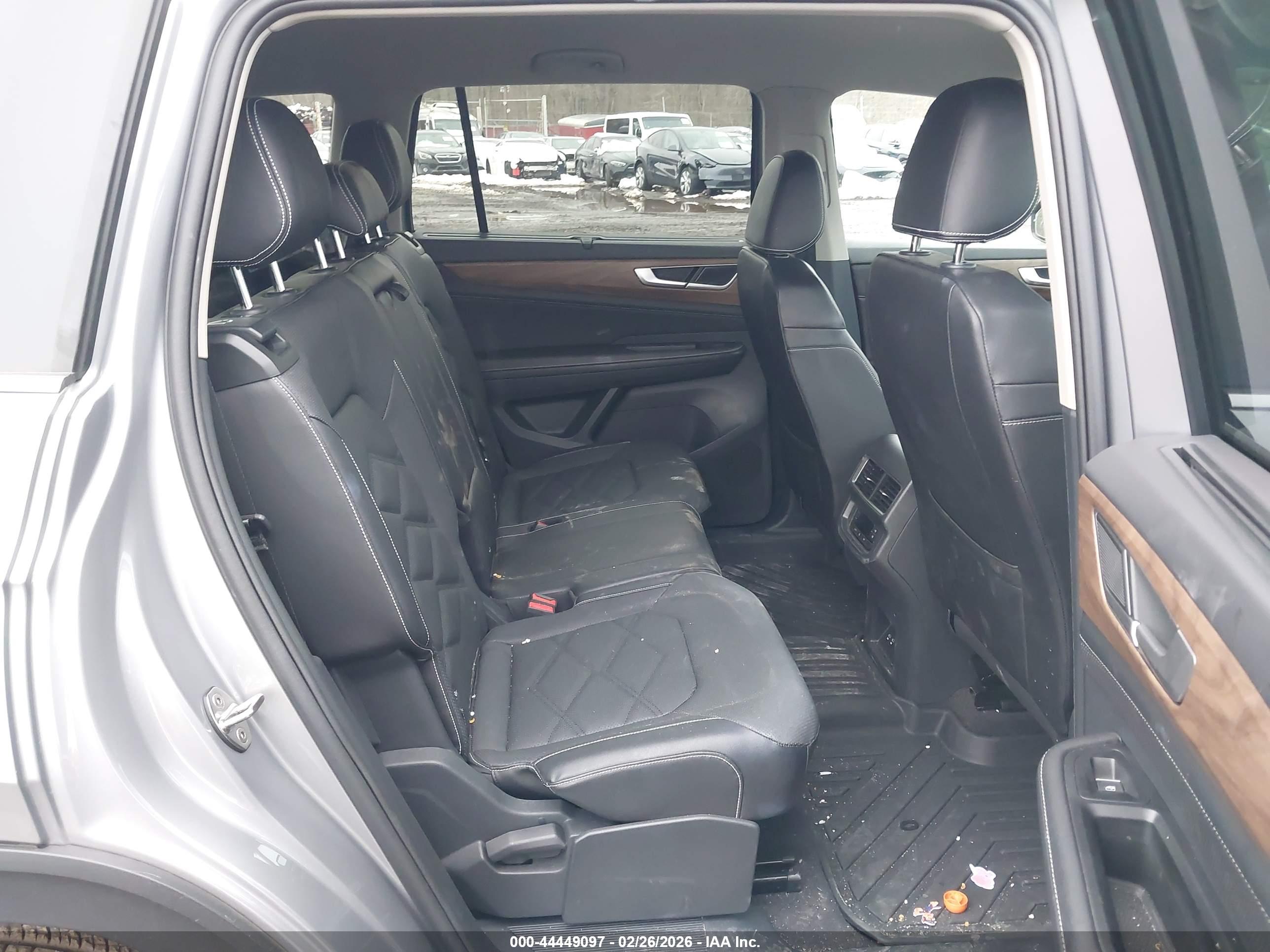 VOLKSWAGEN ATLAS image 8
