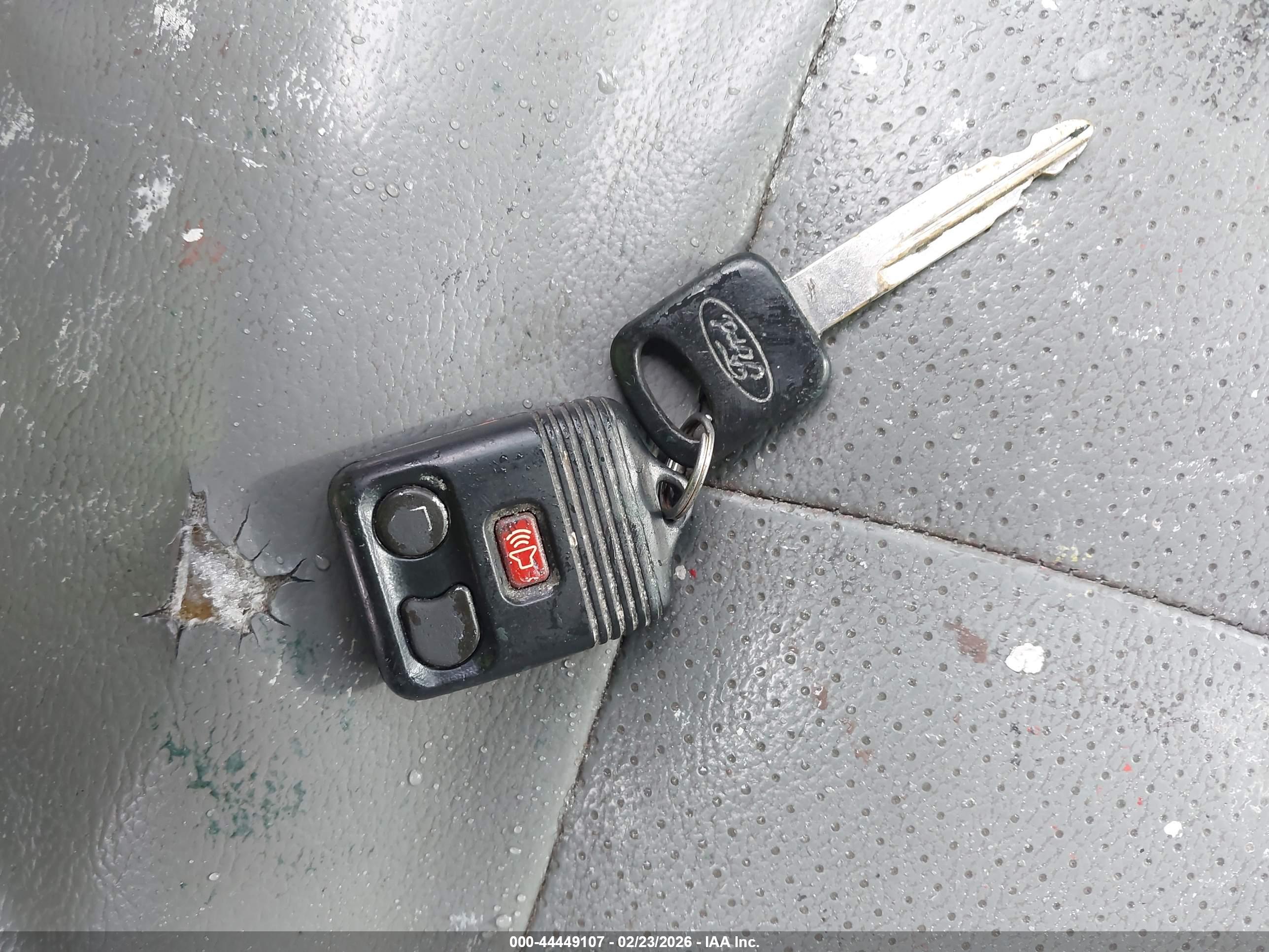 FORD E-150 image 11