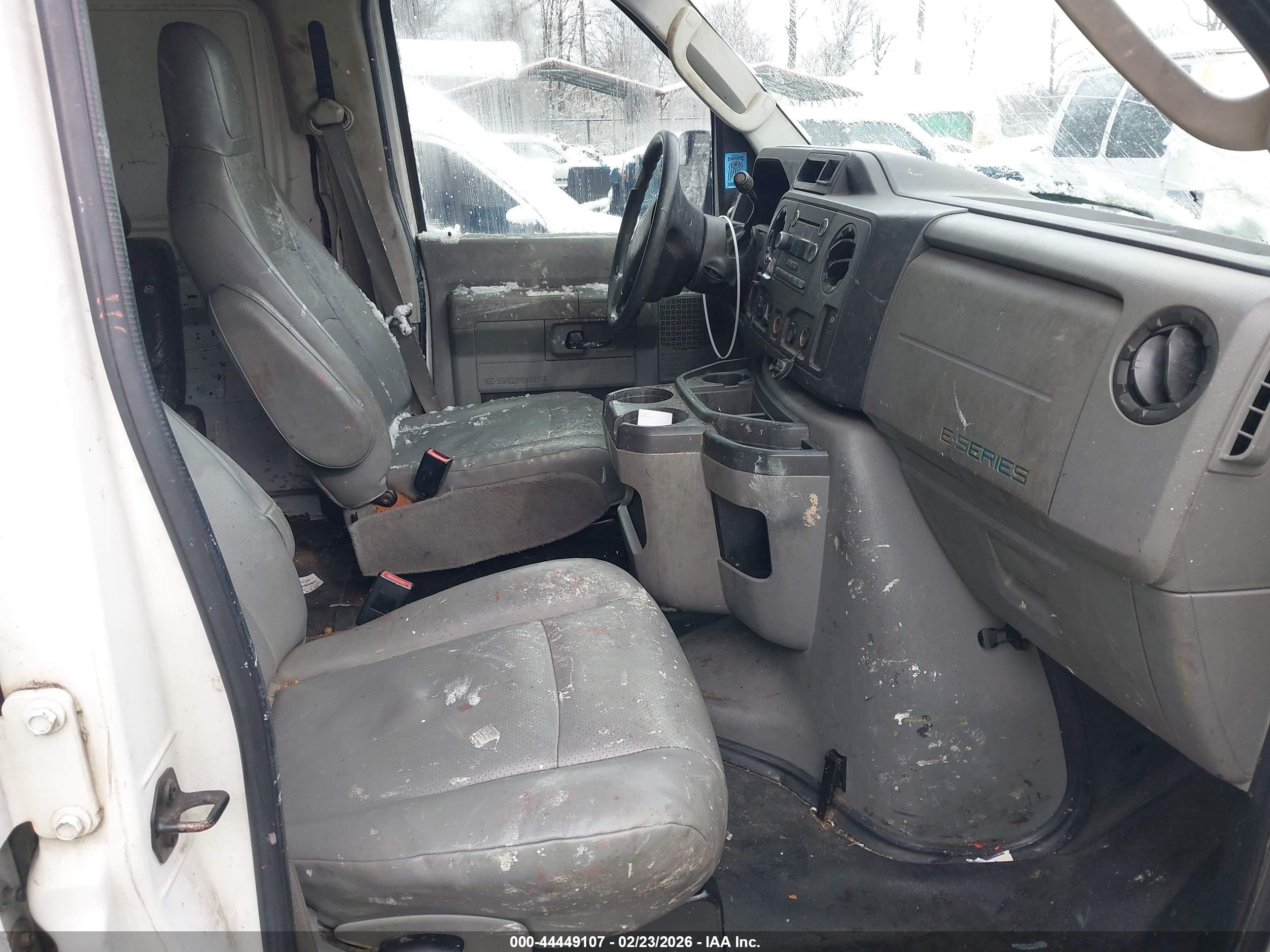 FORD E-150 image 5