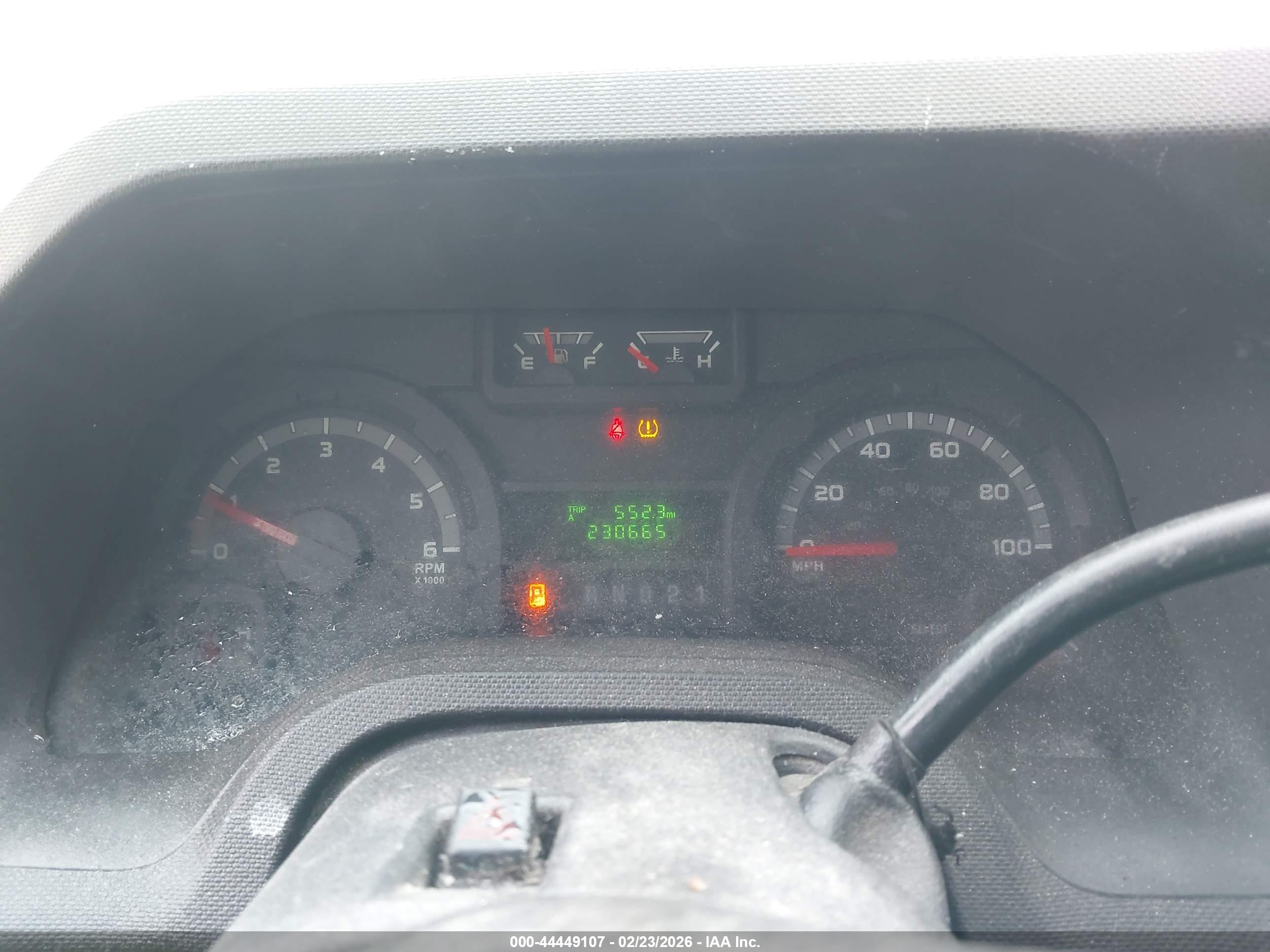 FORD E-150 image 7