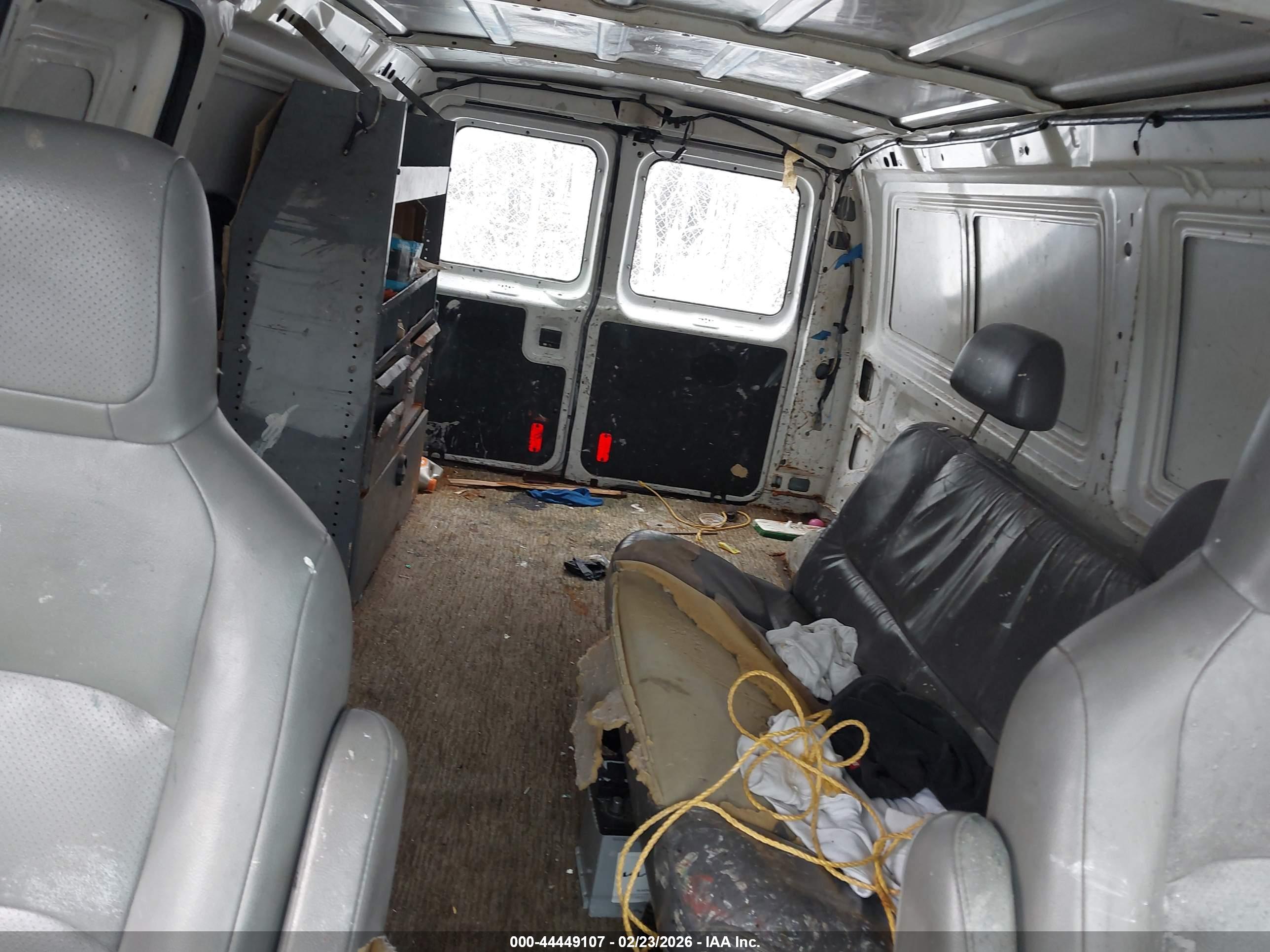 FORD E-150 image 8