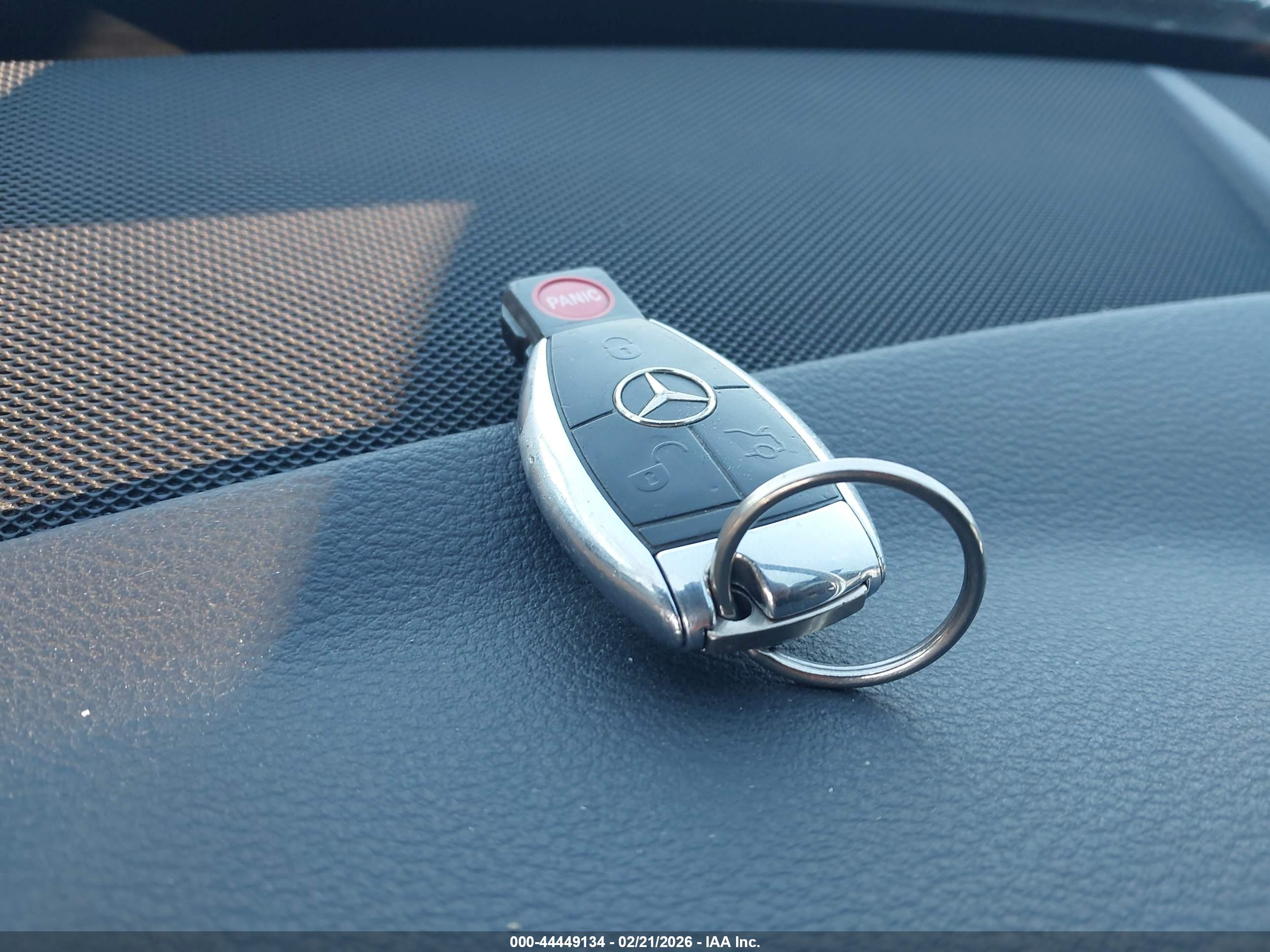 MERCEDES-BENZ GLK image 11