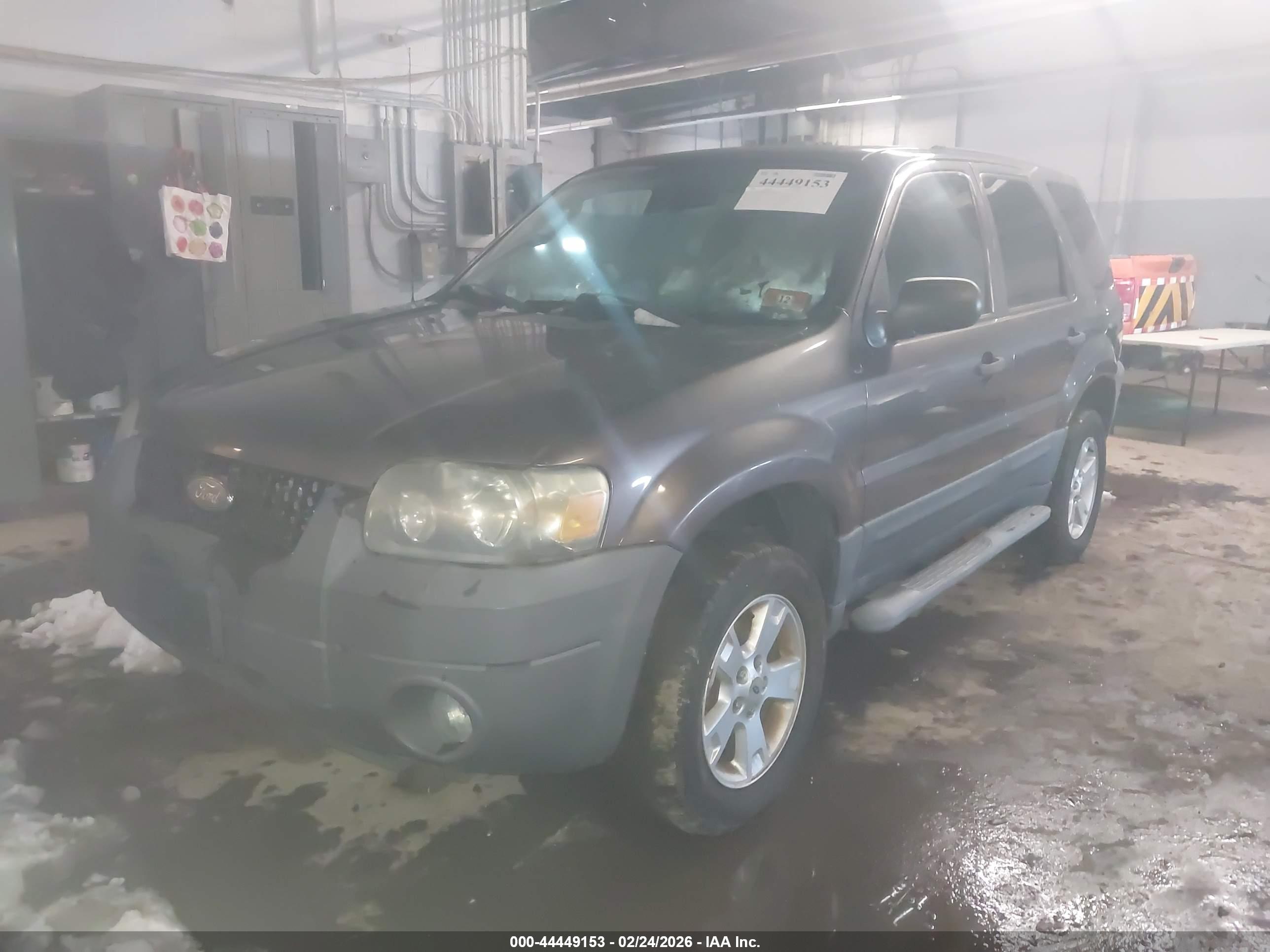 FORD ESCAPE image 2