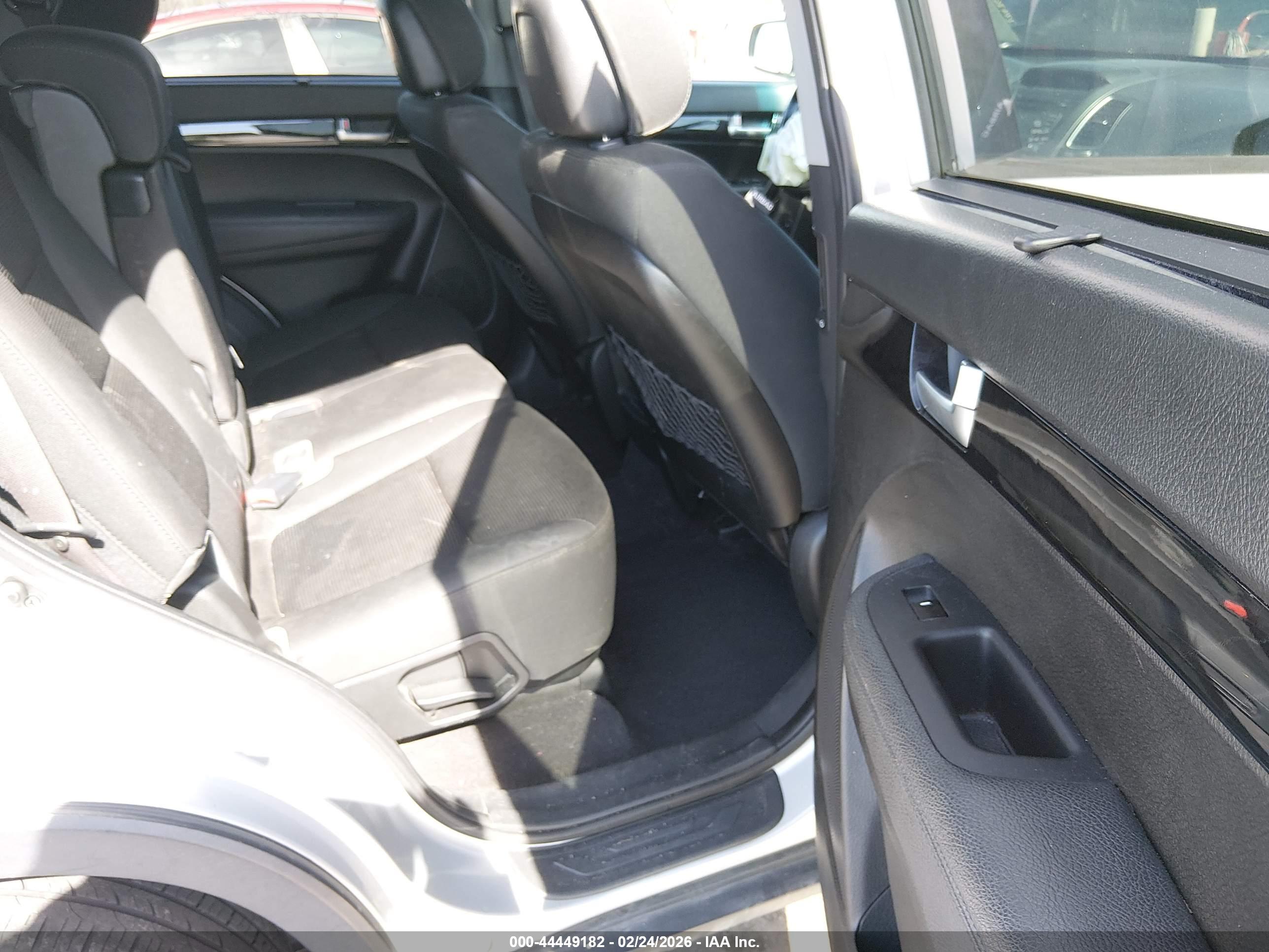 KIA SORENTO image 8