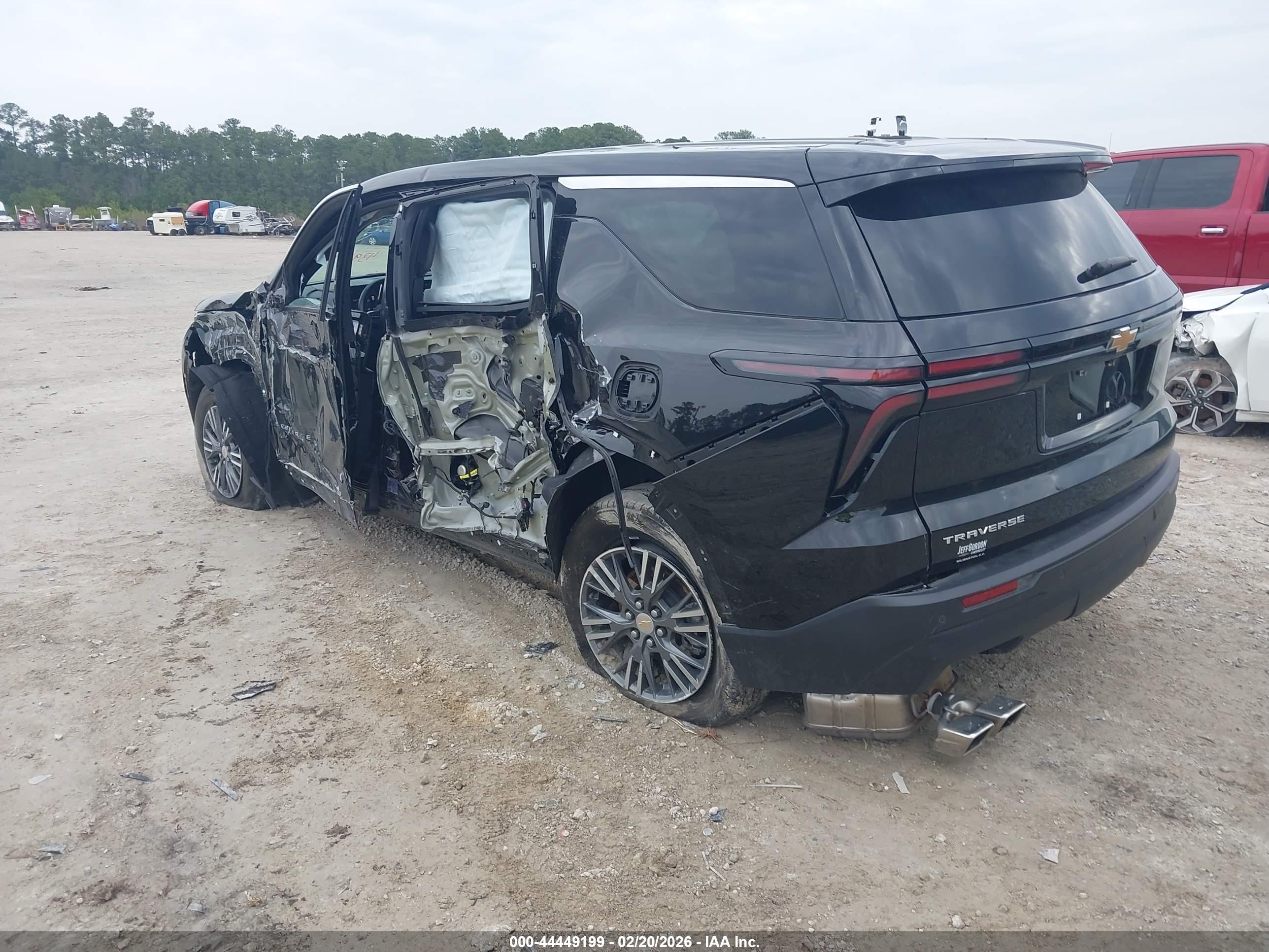 CHEVROLET TRAVERSE image 3