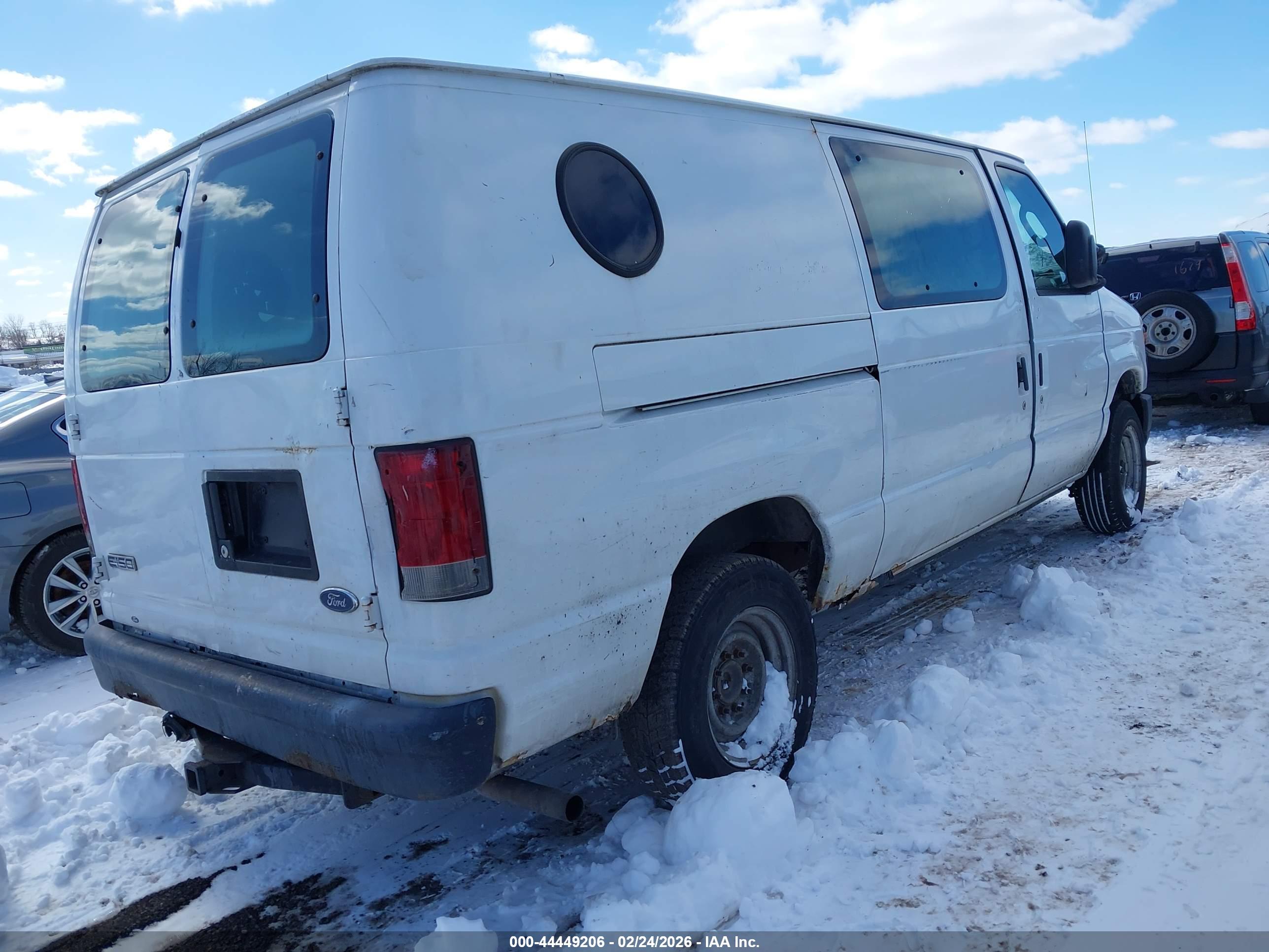 FORD E-150 image 4