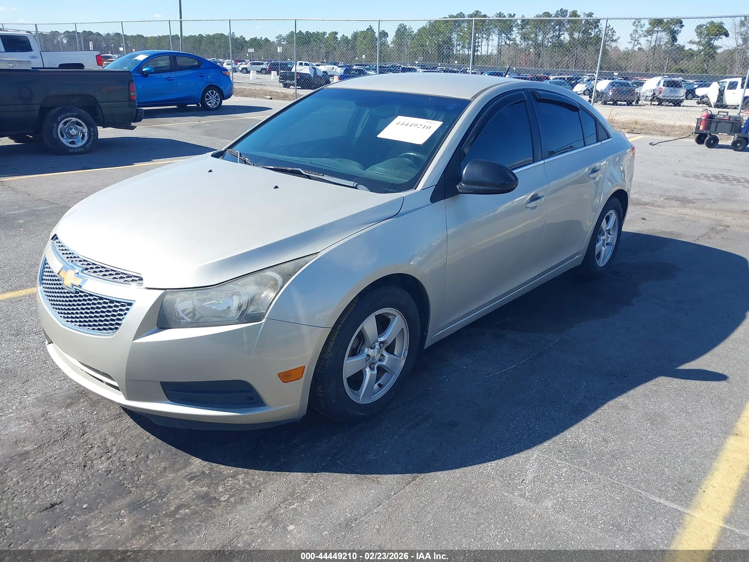 CHEVROLET CRUZE image 2