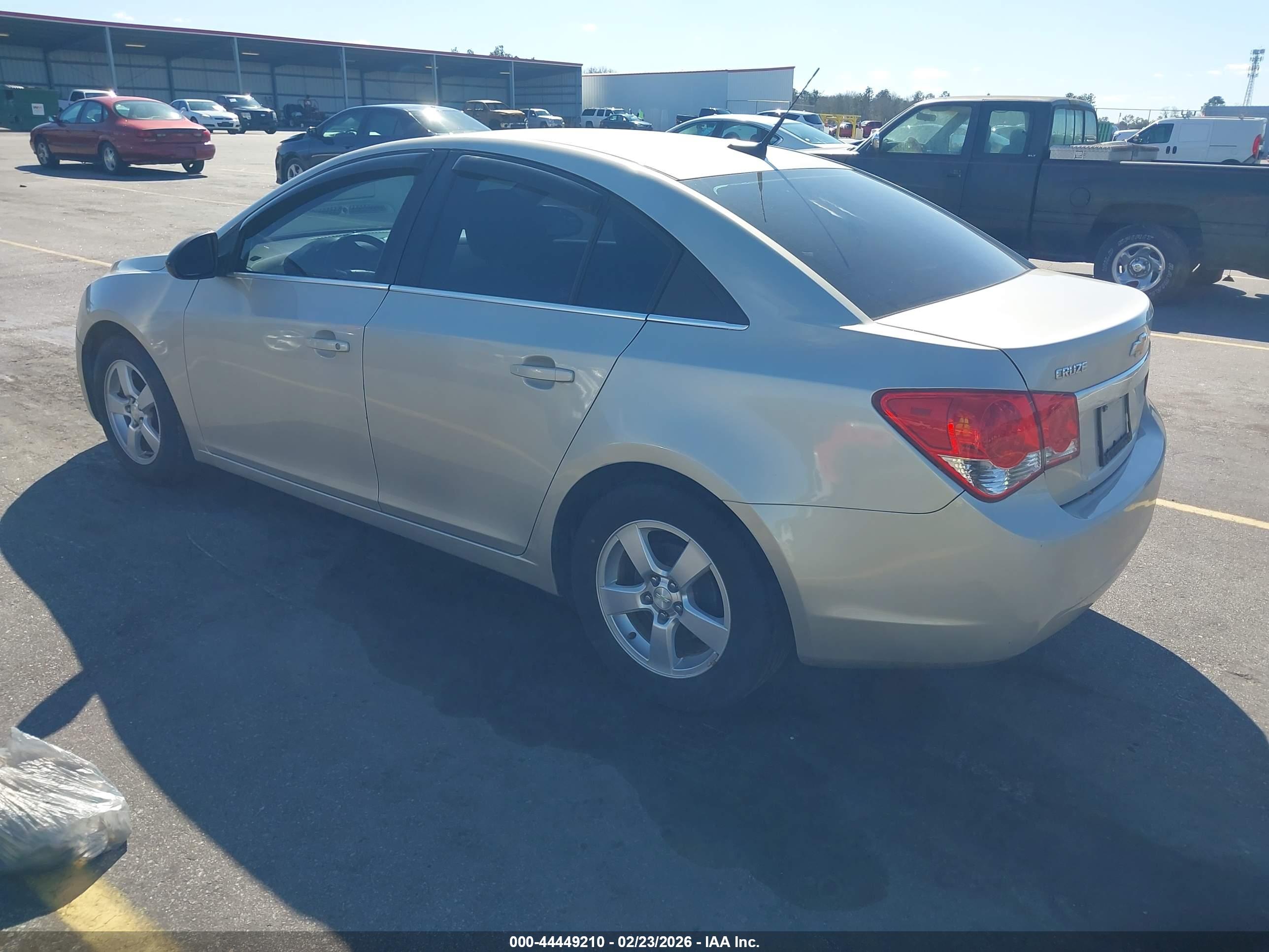 CHEVROLET CRUZE image 3