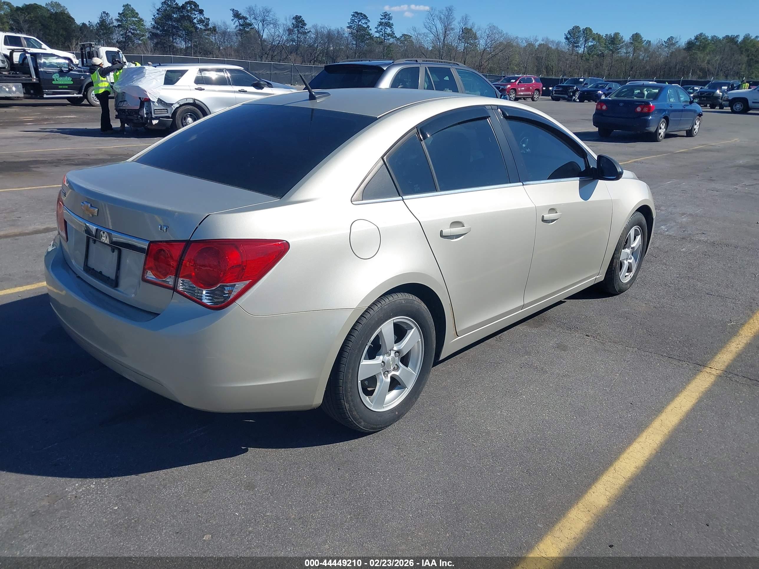 CHEVROLET CRUZE image 4